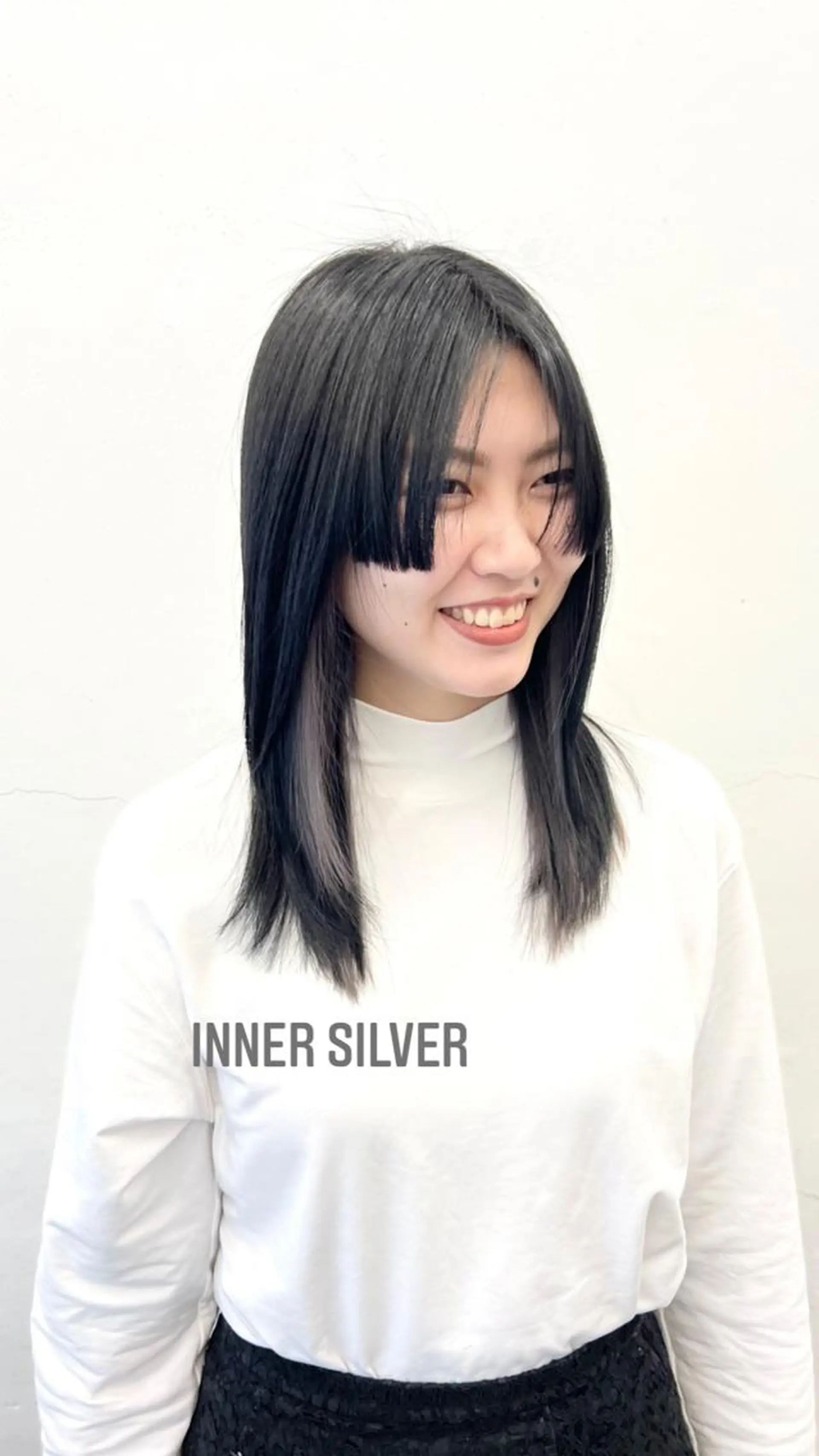 セミロング カラー ヘアアレンジ ブリーチ ケアブリーチ インナーカラー シルバー ヘアカラー トリートメント HARU//原宿🤍 リピート率NO.1のヘアスタイル
