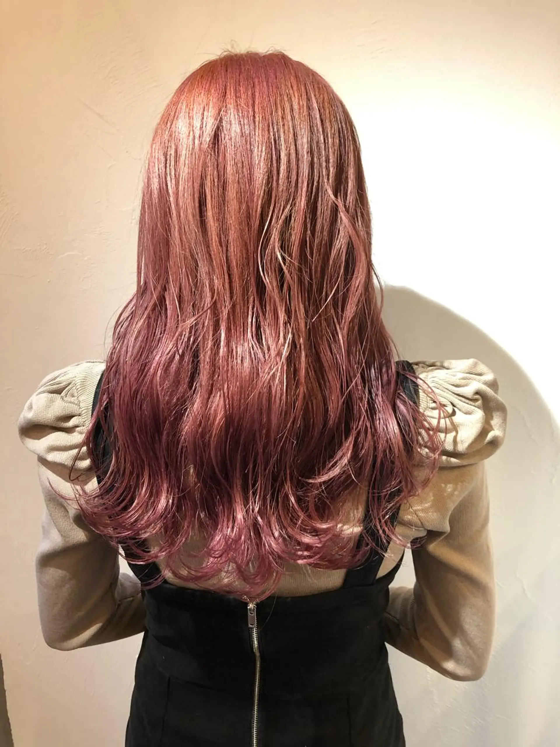 セミロング カラー ブリーチ ピンクカラー ベイリコルド　アトリ 店長　宮城一真のヘアスタイル