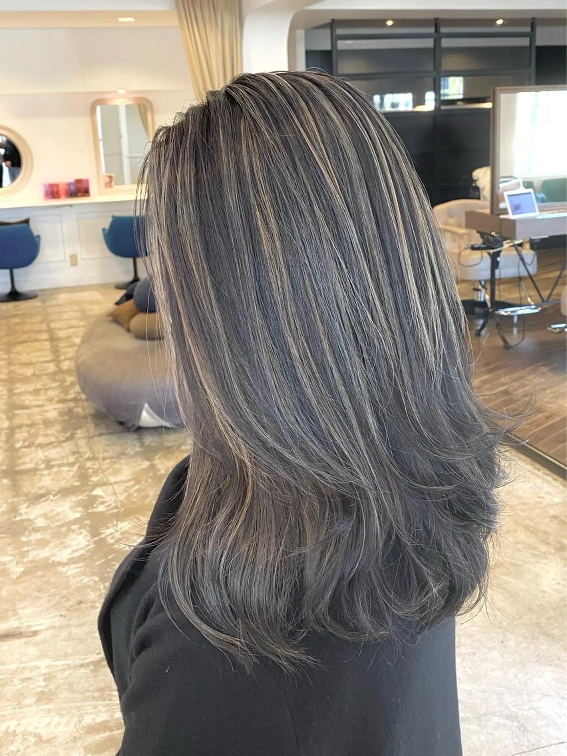 ロング カラー ベージュカラー ハイライトカラー ミルクティーベージュ ハイライト カット ヘアカラー トリートメント 谷合 貴志のヘアスタイル
