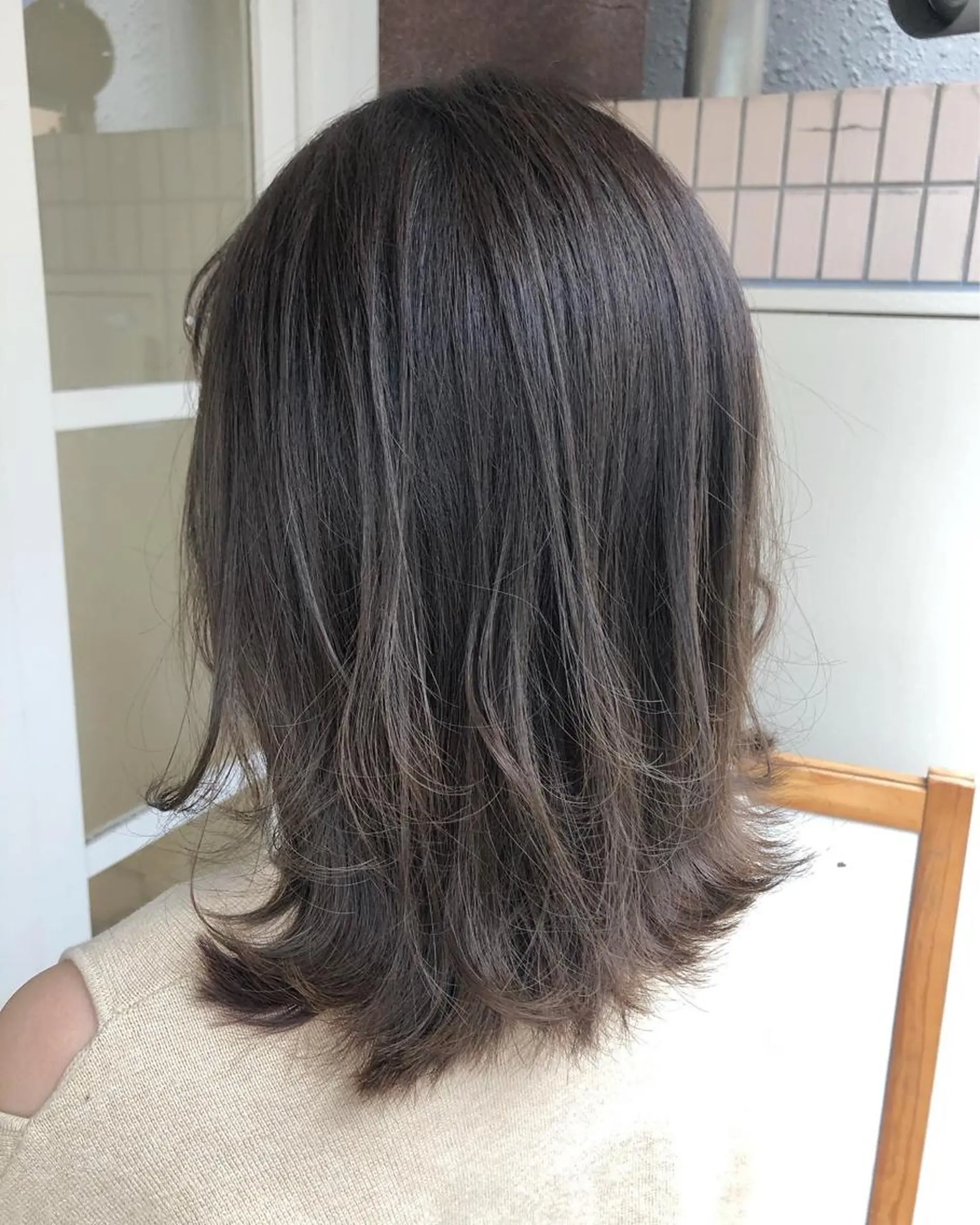 ミディアム カラー 透明感カラー ハイライトカラー ハイライト カット ヘアカラー 西村 有紗のヘアスタイル