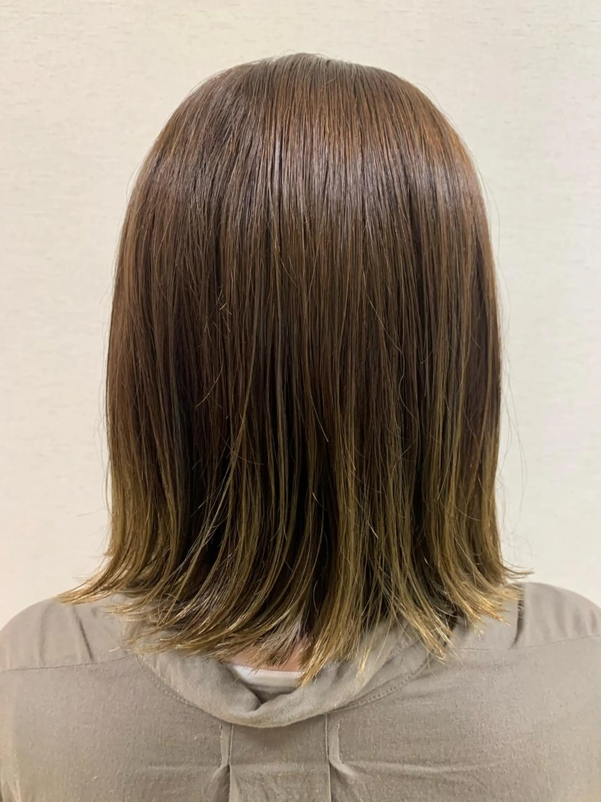 ミディアム カラー ベージュカラー オリーブベージュ 高橋友里亜 /フリーランスのヘアスタイル