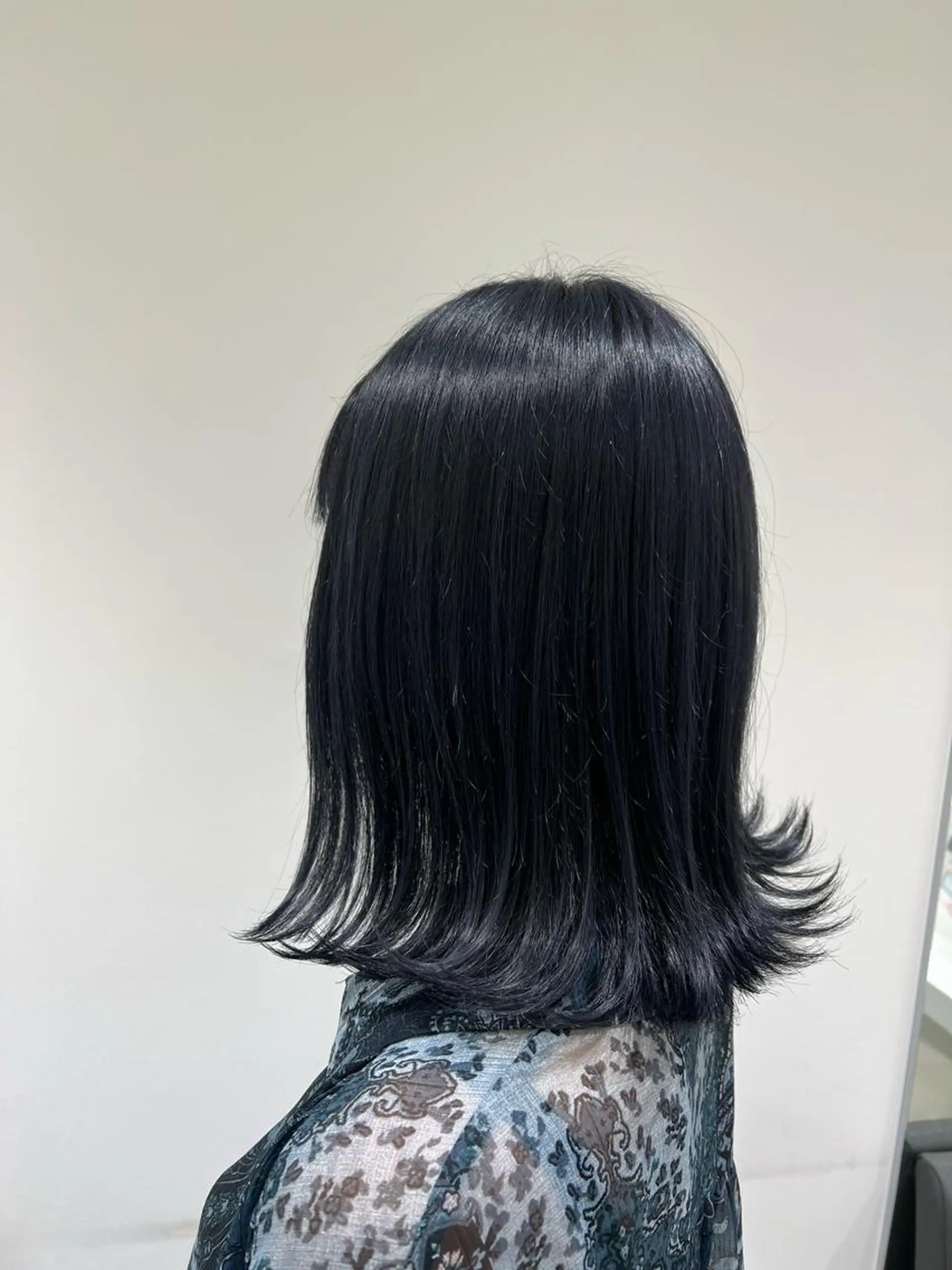 ミディアム カラー ブルーカラー ブルージュ カット ヘアカラー 【暖色カラー特化】 中山由梨のヘアスタイル