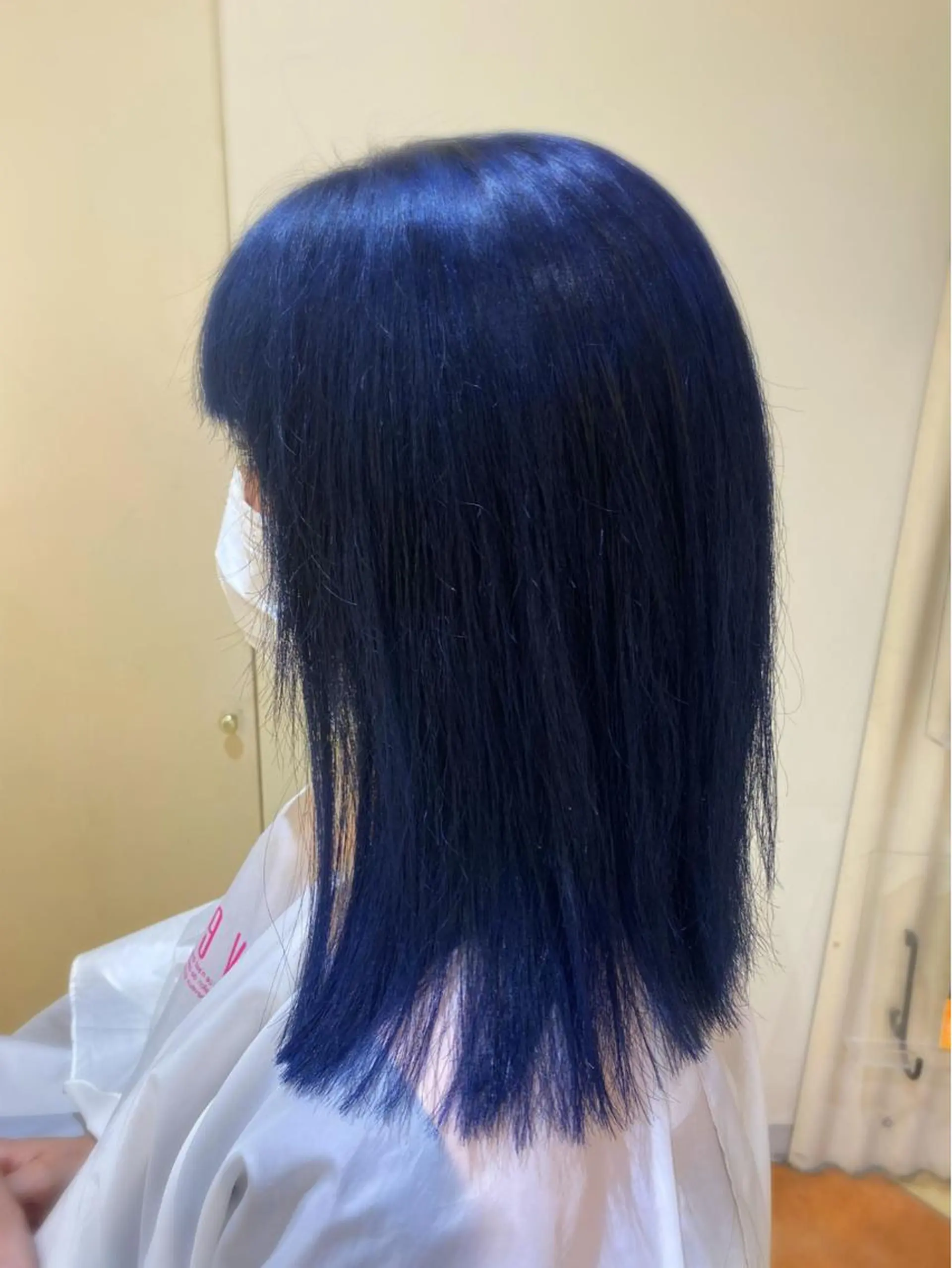 セミロング カラー ブリーチ ブルーカラー 小顔レイヤー💗 木村実樹のヘアスタイル