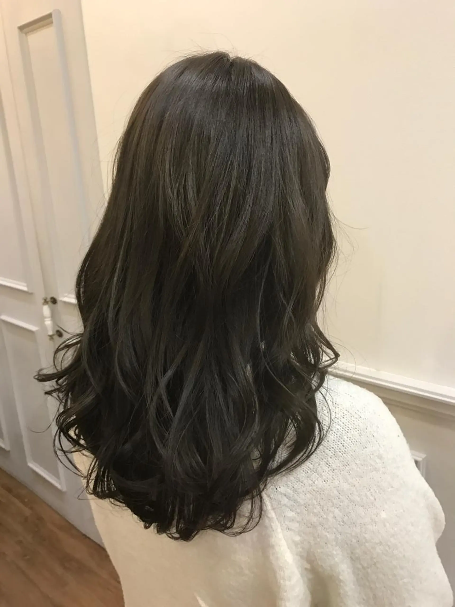 セミロング カラー アッシュ オリーブアッシュ ひろせ かなのヘアスタイル