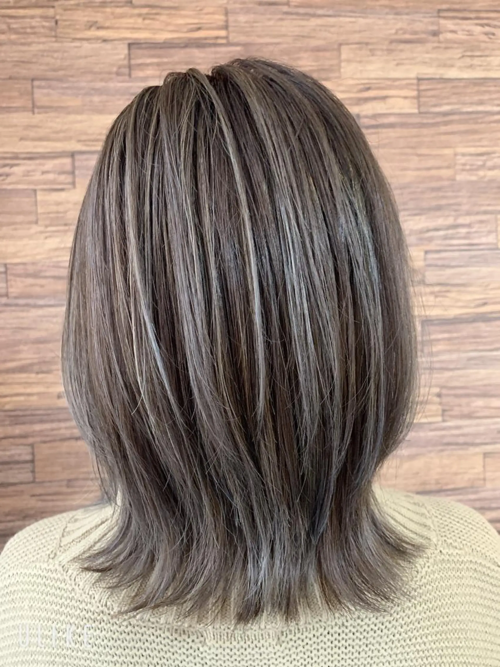 ミディアム 有坂 里恵のヘアスタイル