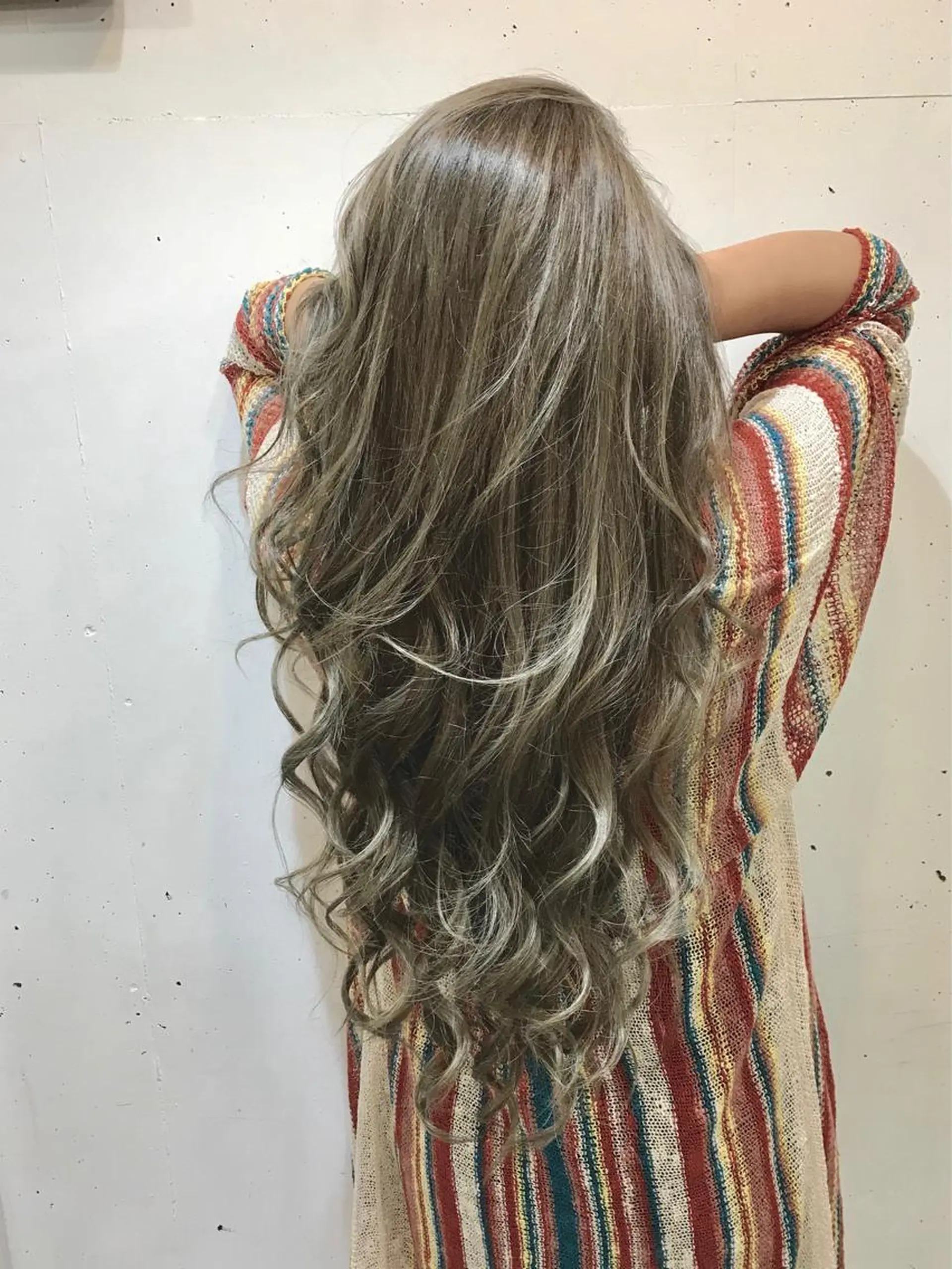 ロング カラー ベージュカラー ハイライトカラー オリーブベージュ ハイライト ヘアカラー トリートメント ヘッドスパ Akua【代表】 Kazumaのヘアスタイル