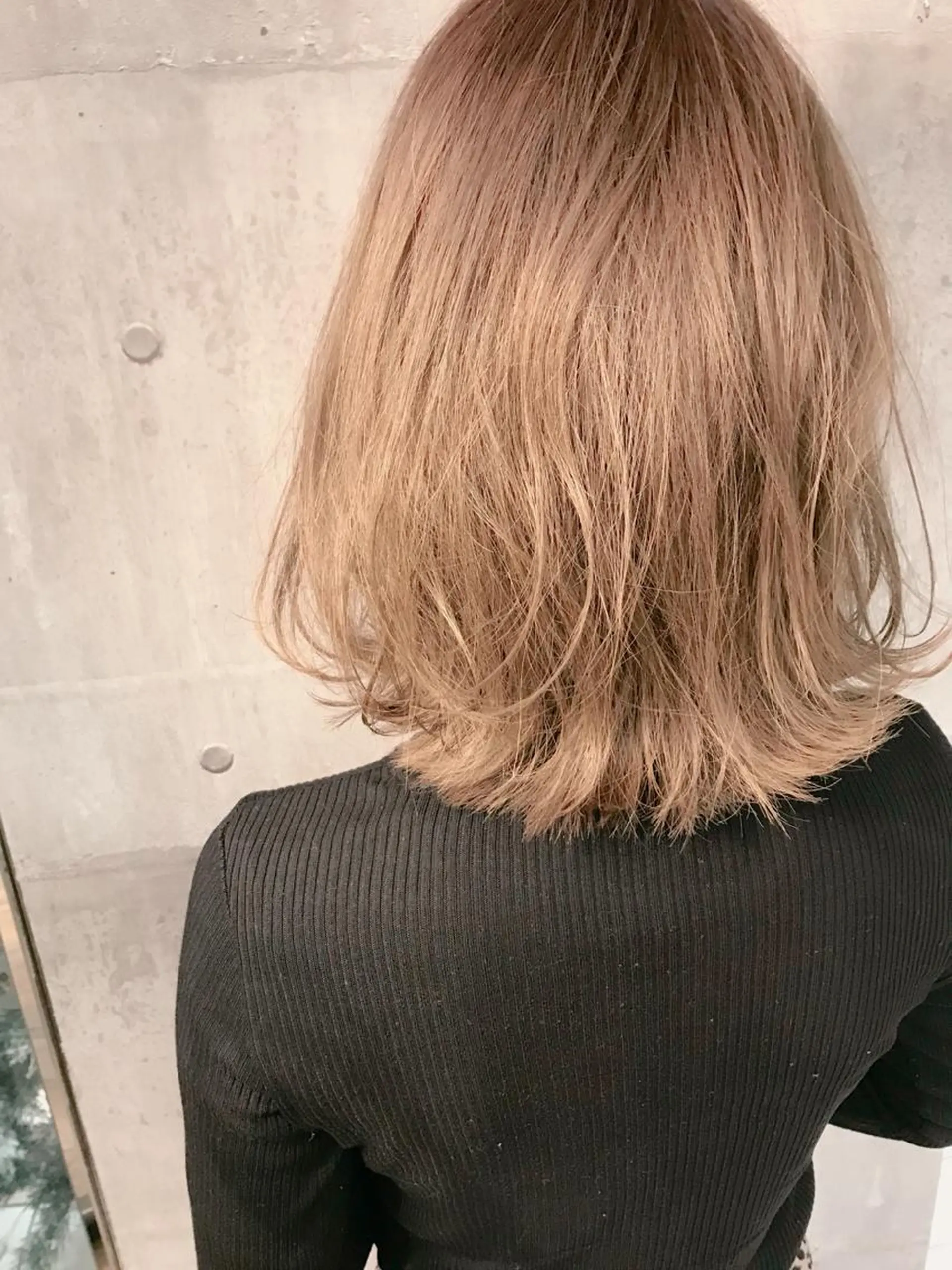 ミディアム カラー ベージュカラー ブリーチ ブロンド ブロンドベージュ ハイライトカラー カット ヘアカラー トリートメント 田室 和幸のヘアスタイル