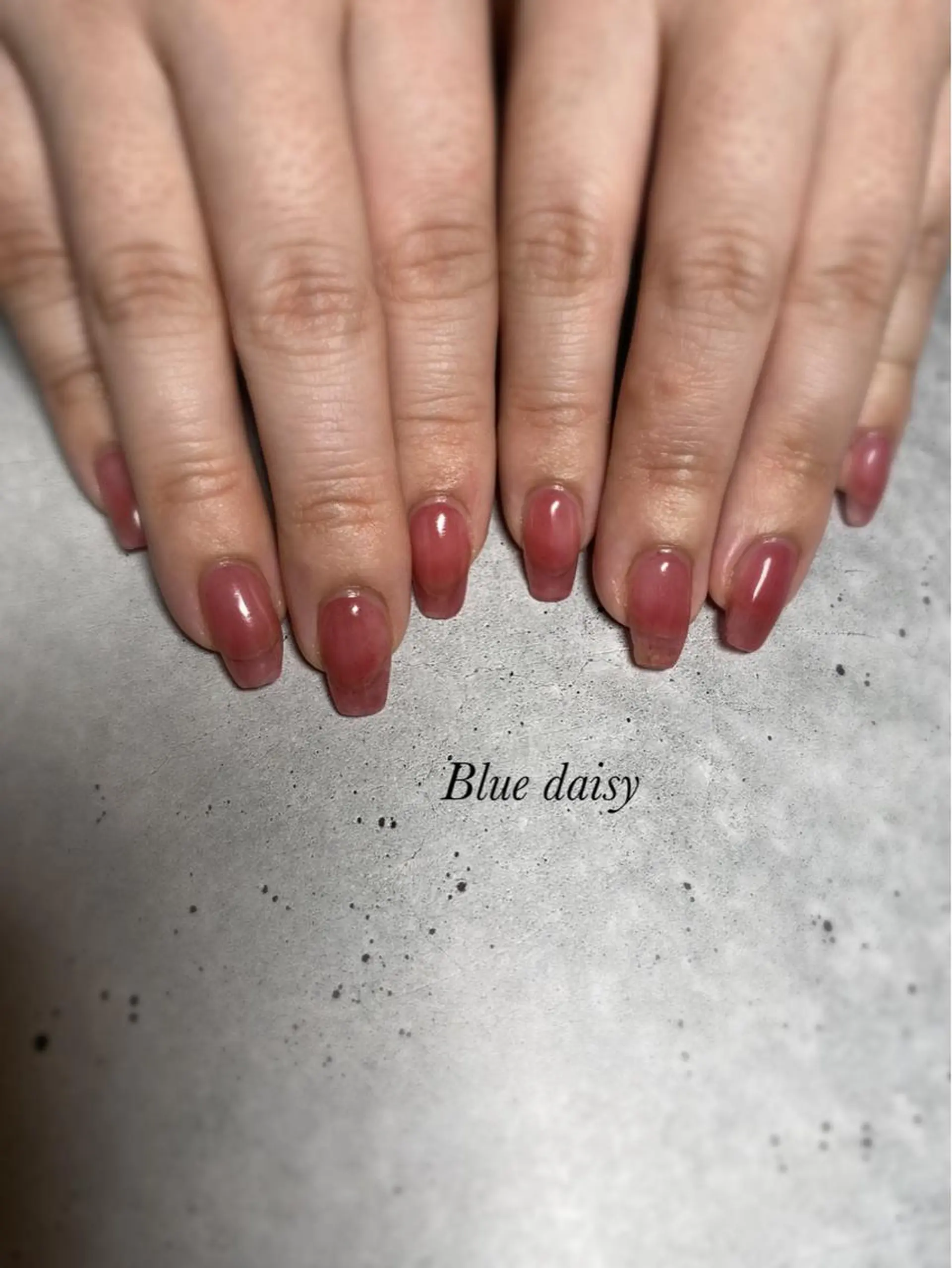 ネイル ワンカラーネイル 赤色 Blue daisy 栄本店のネイルデザイン