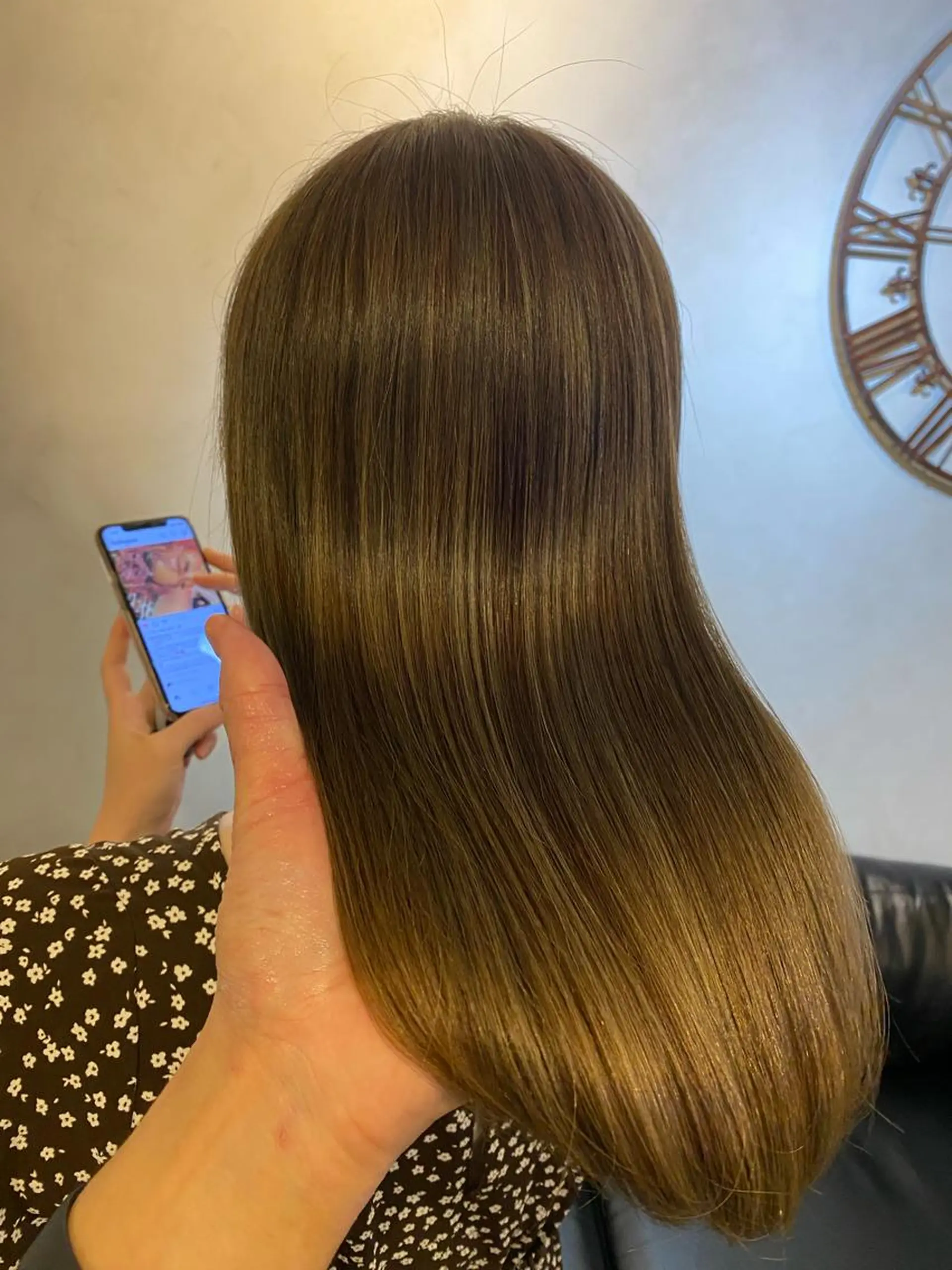 ミディアム カラー ヘアアレンジ グレージュ ハイライトカラー ハイライト 髪質改善✨ 小田拓弥のヘアスタイル