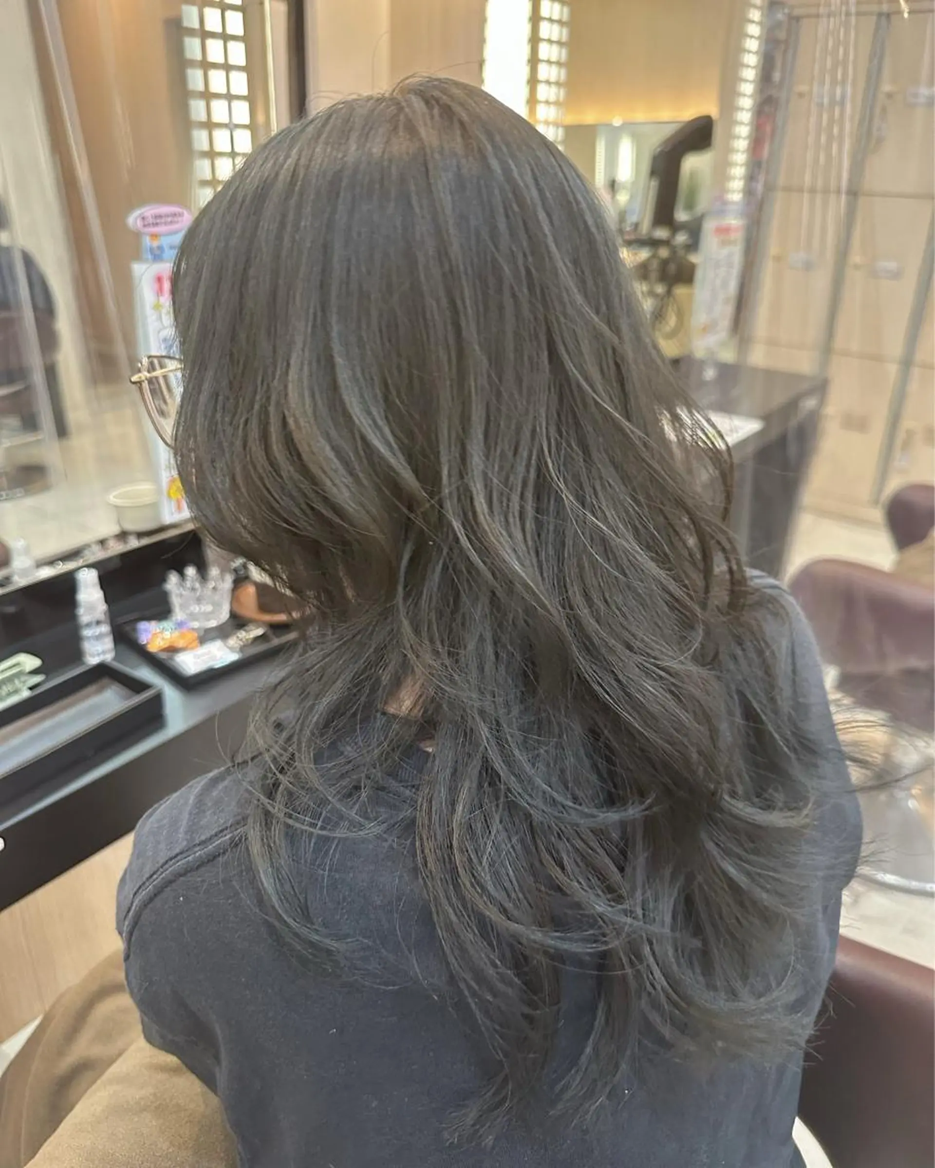 カラー 内田温子大人女性 ハイライト、ボブのヘアスタイル