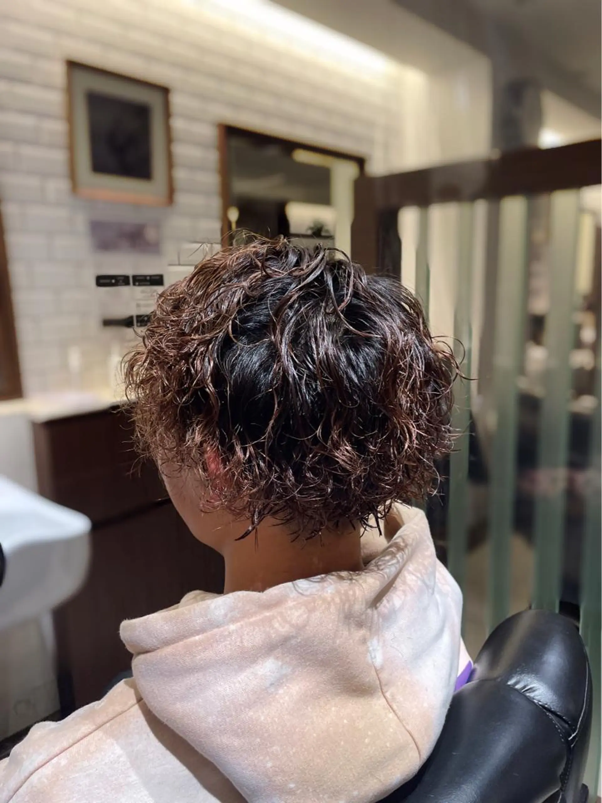 ミディアム パーマ メンズ ツーブロック パーマ 岡崎 隆晟のヘアスタイル