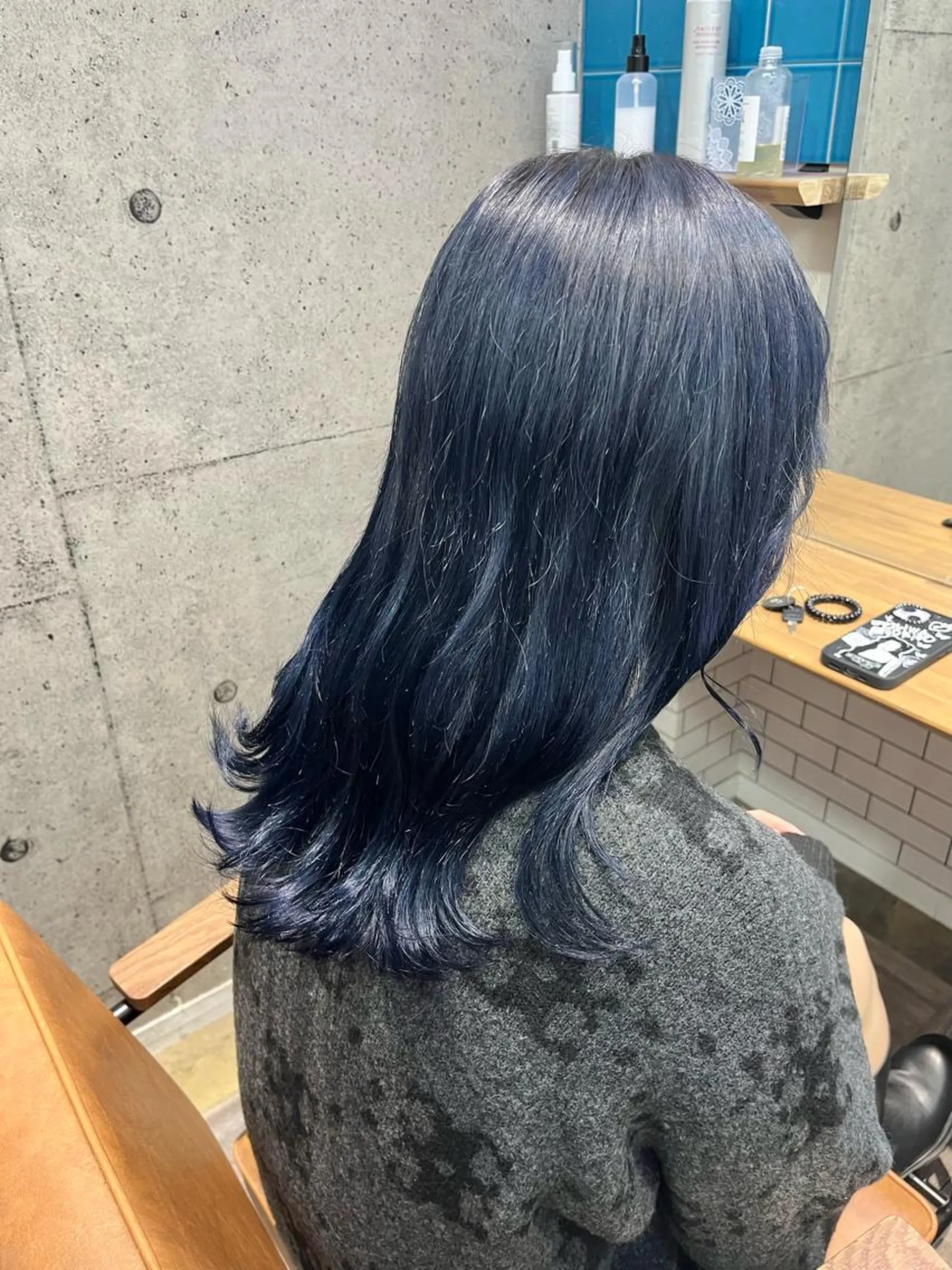 セミロング カラー ブリーチ ブルーカラー ネイビーカラー 🫧tomoka 透明感カラー🫧のヘアスタイル