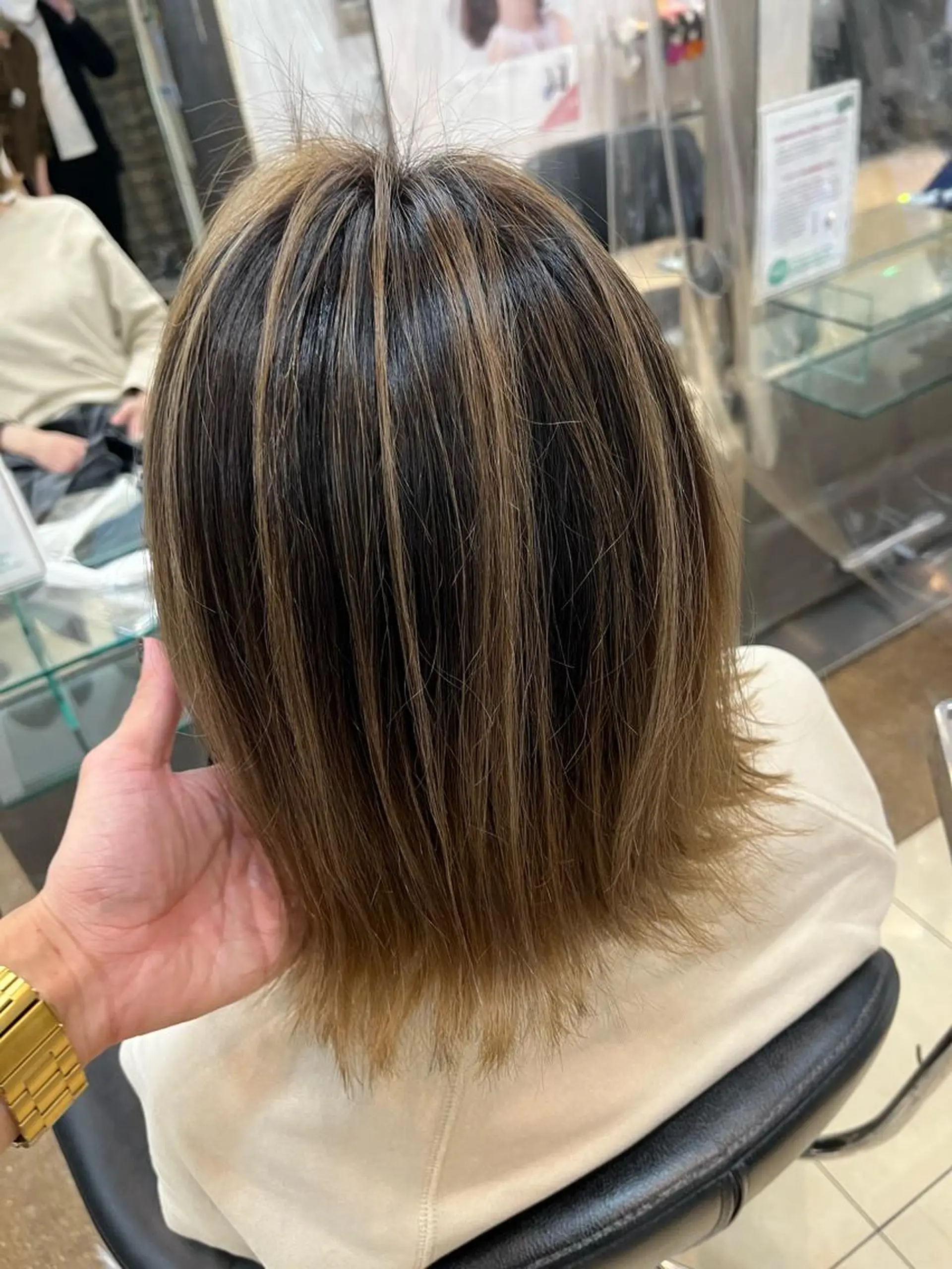 ミディアム レイヤーカット 手塚 亮汰のヘアスタイル