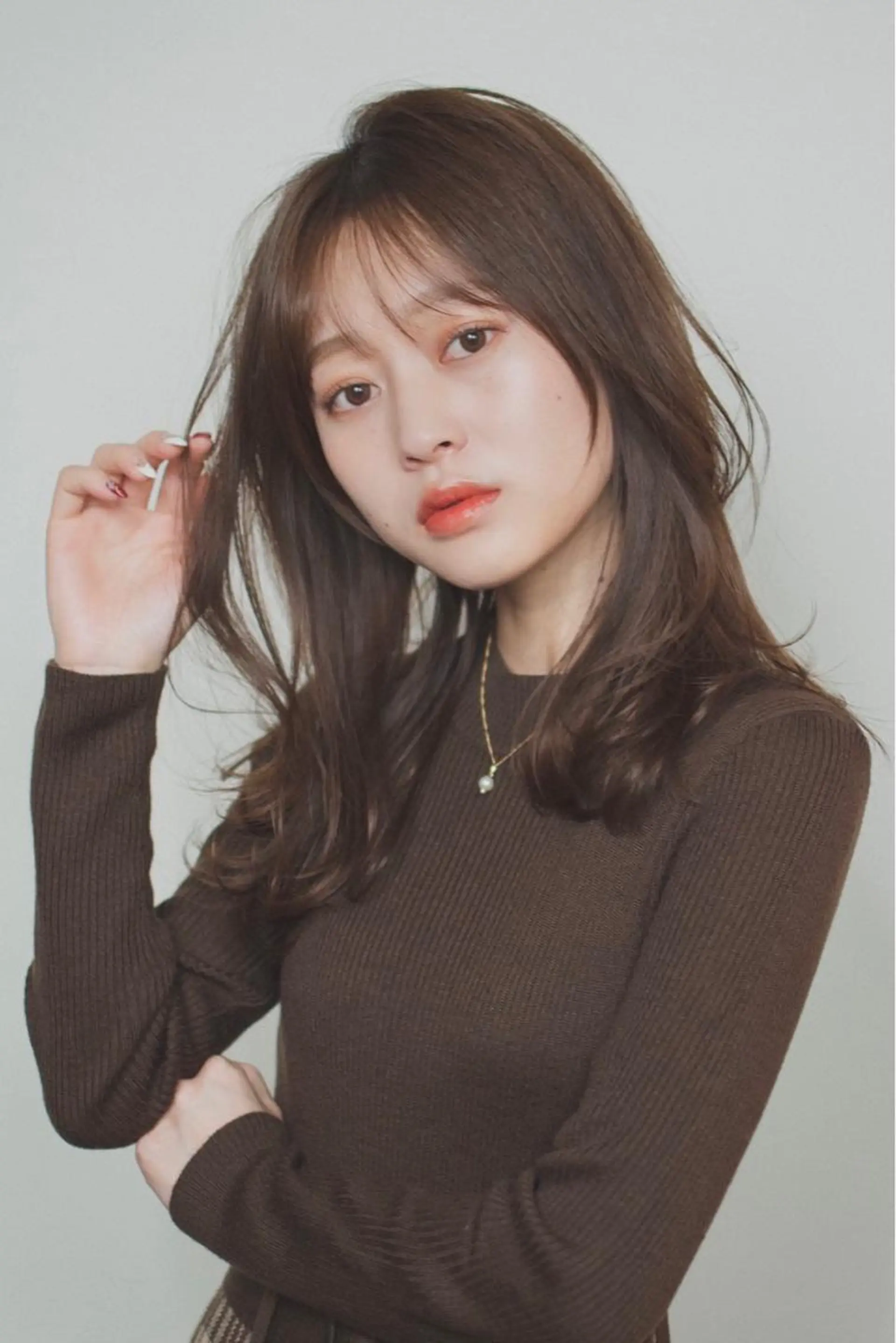 ミディアム カラー カット ヘアカラー トリートメント 前髪/顔周り /レイヤー/秋山 元のヘアスタイル