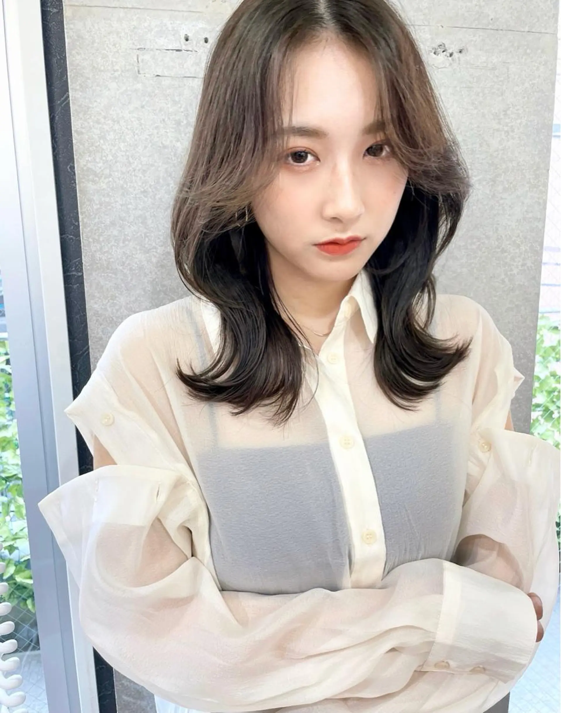 ミディアム レイヤーカット、 大人可愛い　中村美羅のヘアスタイル