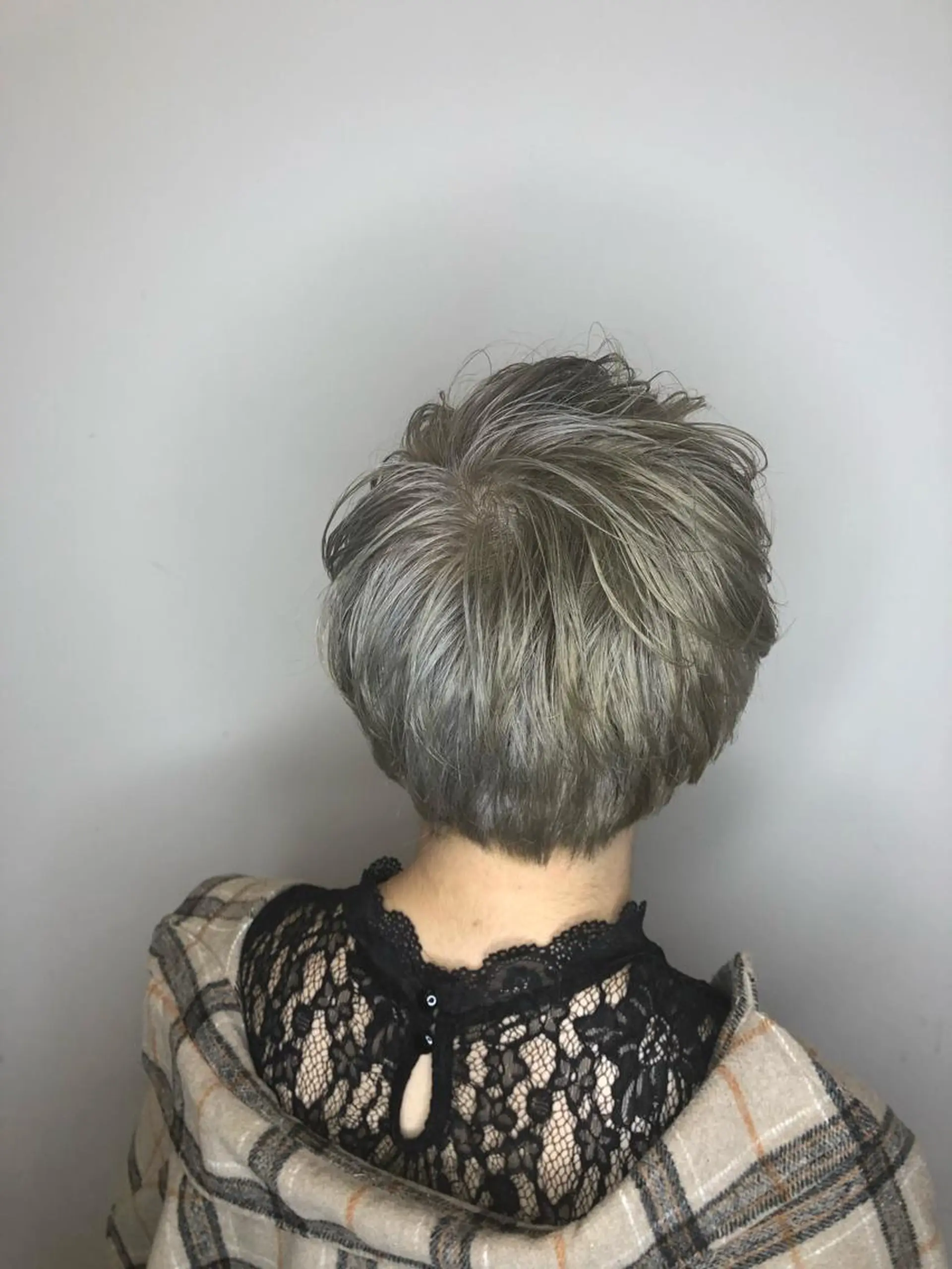 ショート カラー 艶髪職人 山本隼正のヘアスタイル