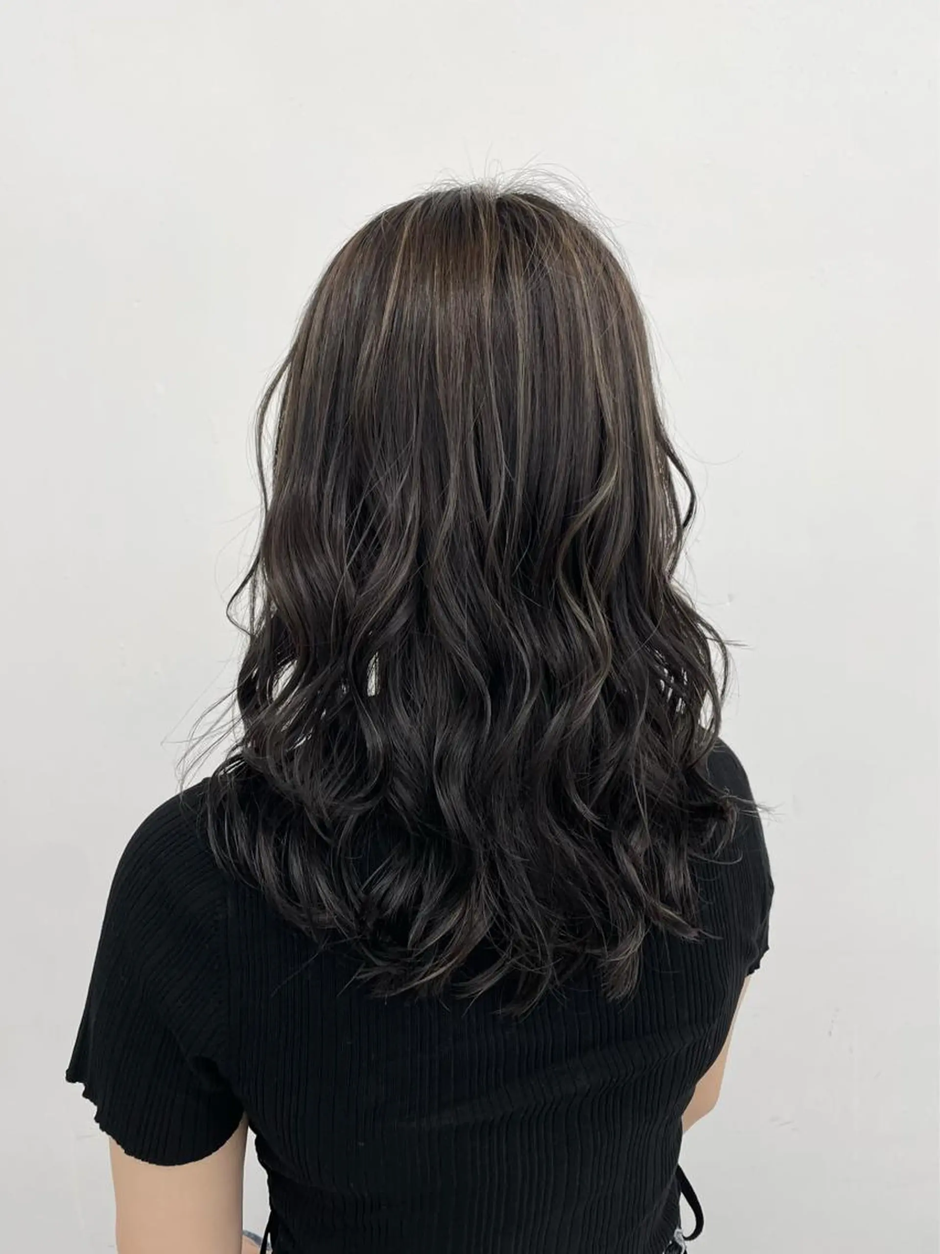 セミロング カラー グレージュ ハイライトカラー ハイライト 【柏メンズパーマ職人 】店長　KAZUMAのヘアスタイル