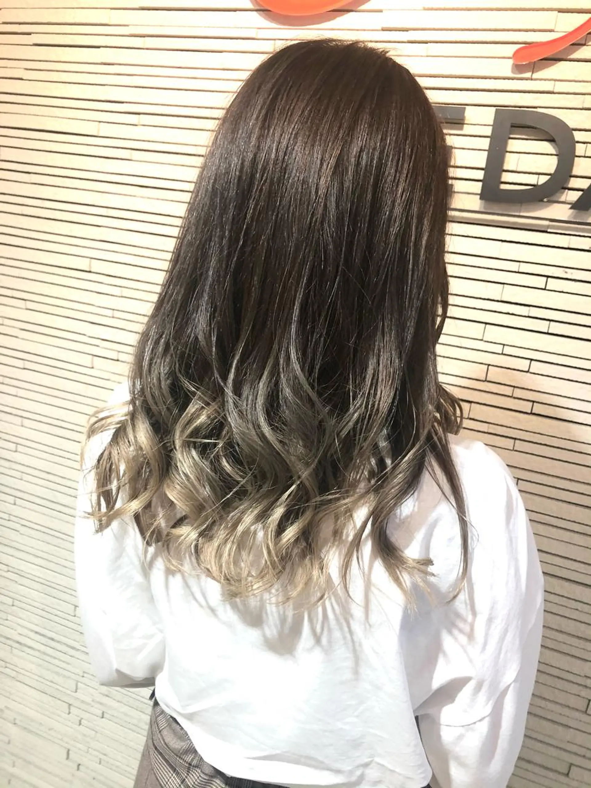 ロング カラー ブリーチ グラデーションカラー OJIMA YUKAのヘアスタイル