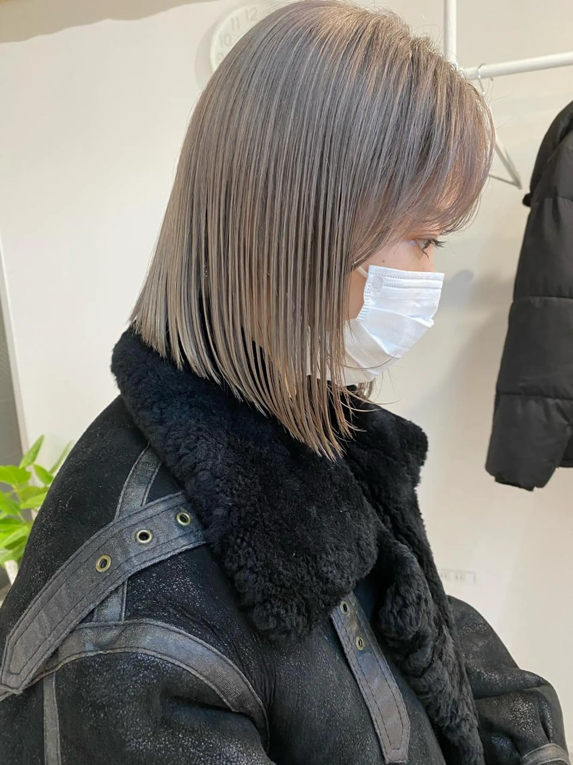 ミディアム カラー 切りっぱなしボブ ブリーチ グレージュ ボブ fit stand /HIIRAGIのヘアスタイル