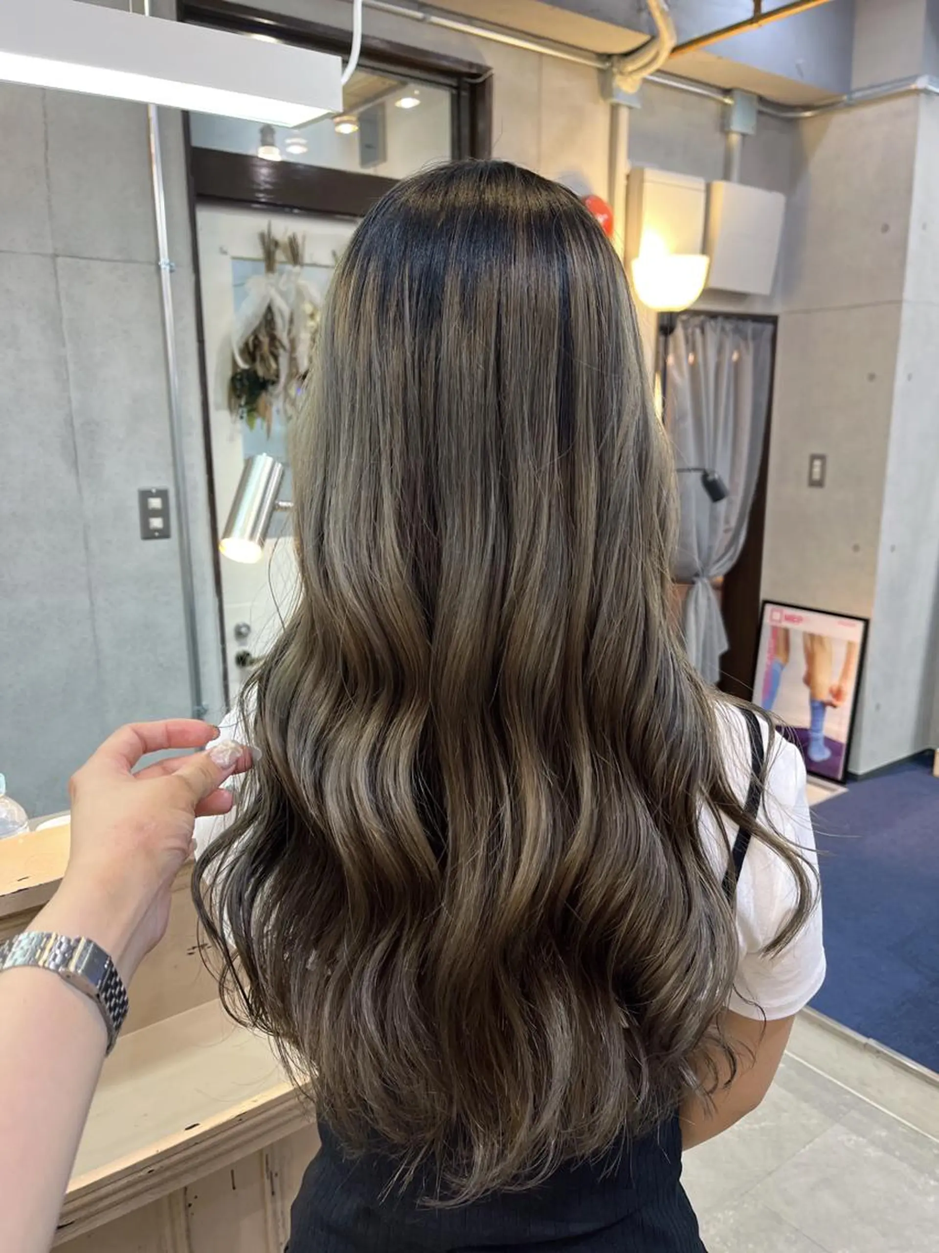 ロング レイヤーカット カット ヘアカラー トリートメント MIES amane(アマネ)のヘアスタイル