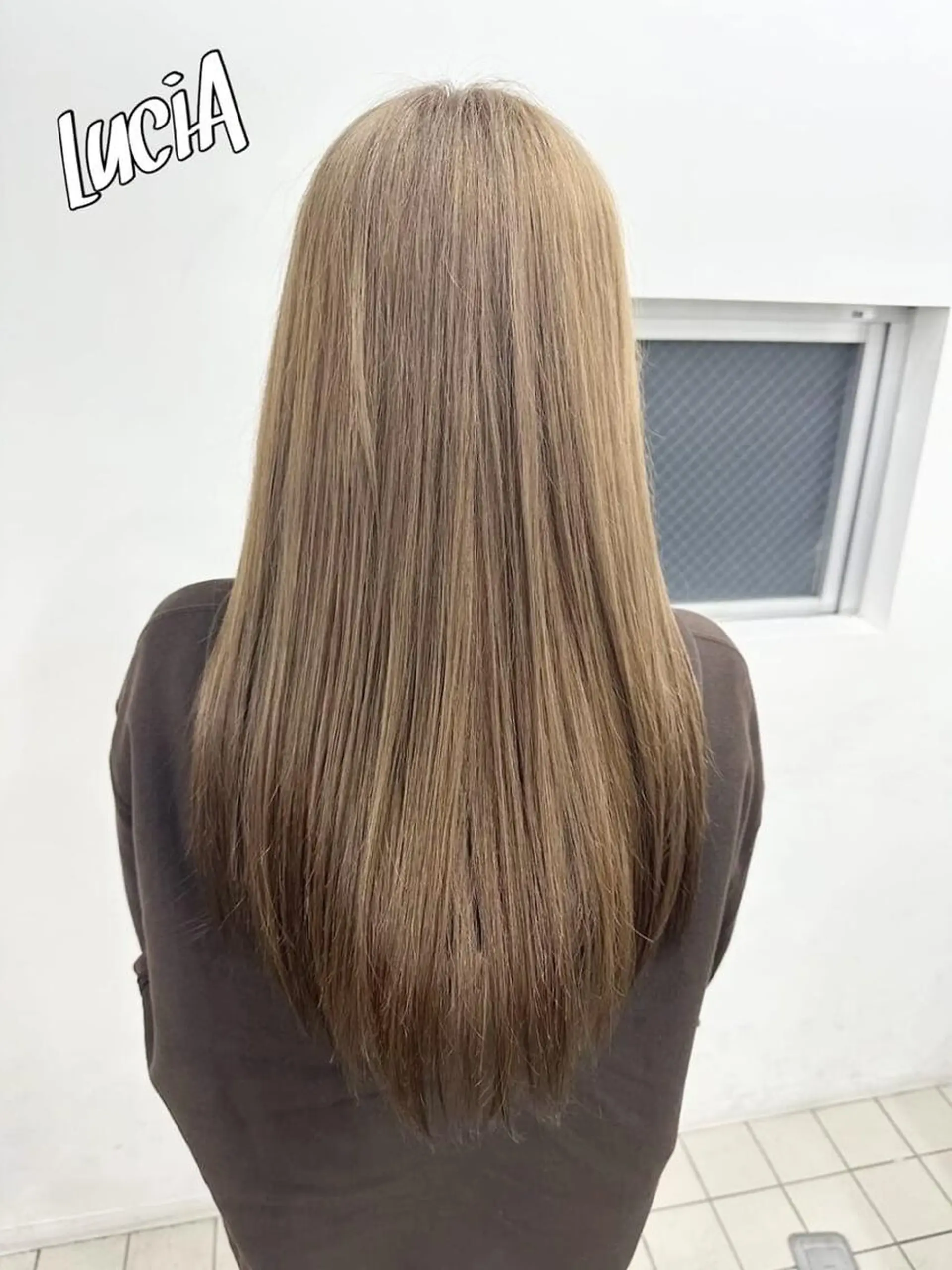 ロング ヘアアレンジ カラー シールエクステ 黒髪 ブリーチ ダブルカラー ハイトーンカラー LuciAエクステ カラー3000セラのヘアスタイル