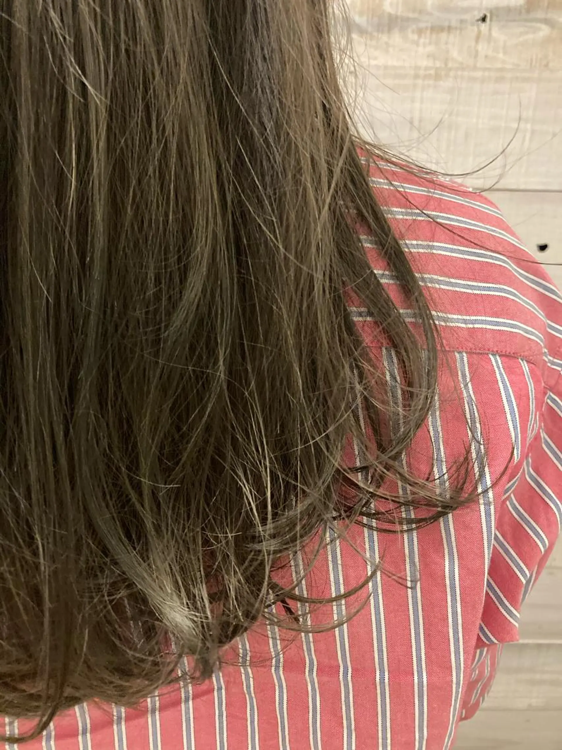 カラー グレージュ カーキグレージュ 小池 楓のヘアスタイル