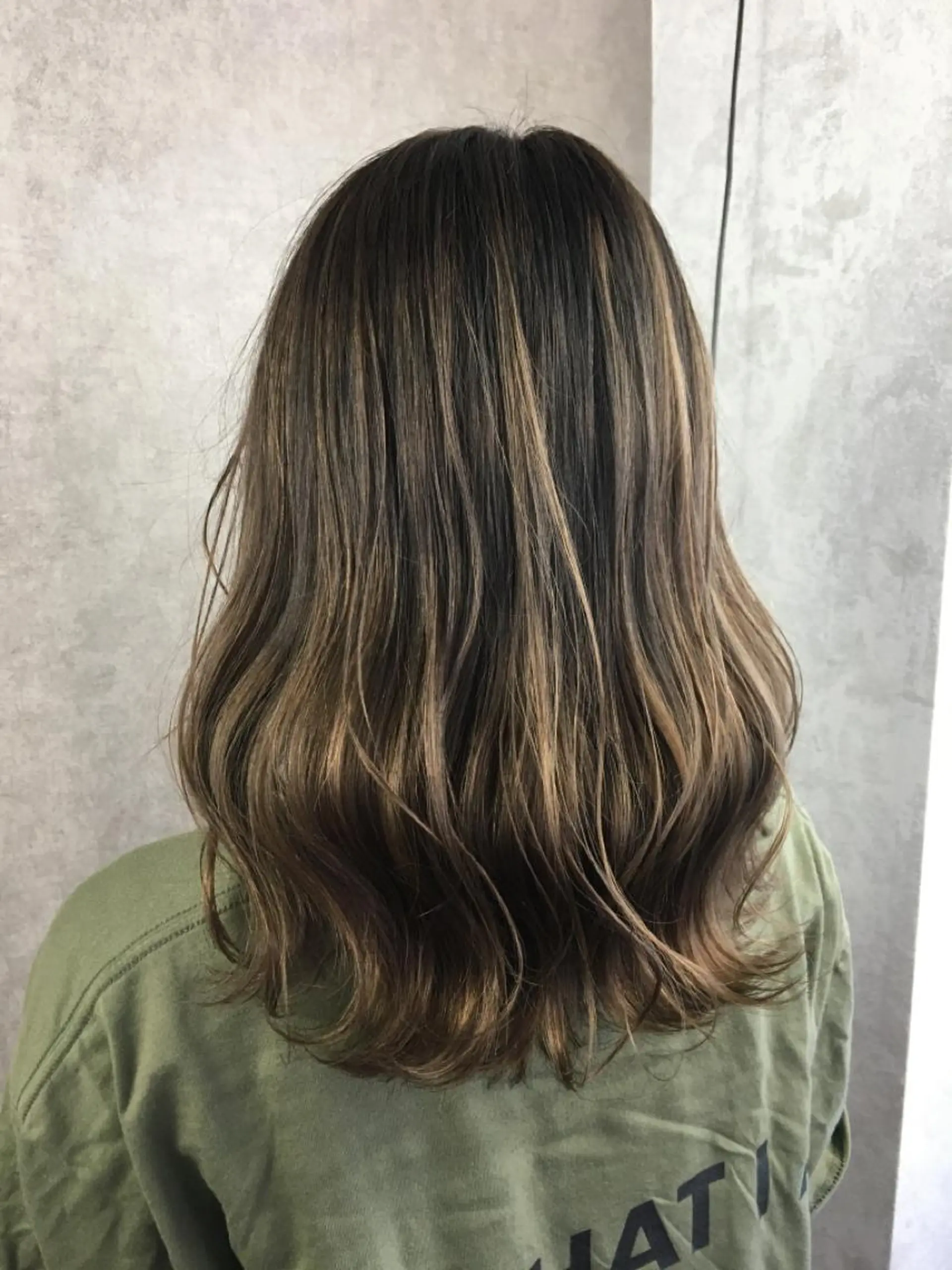 セミロング カラー ツイストスパイラル パーマ✂︎ KYOUのヘアスタイル