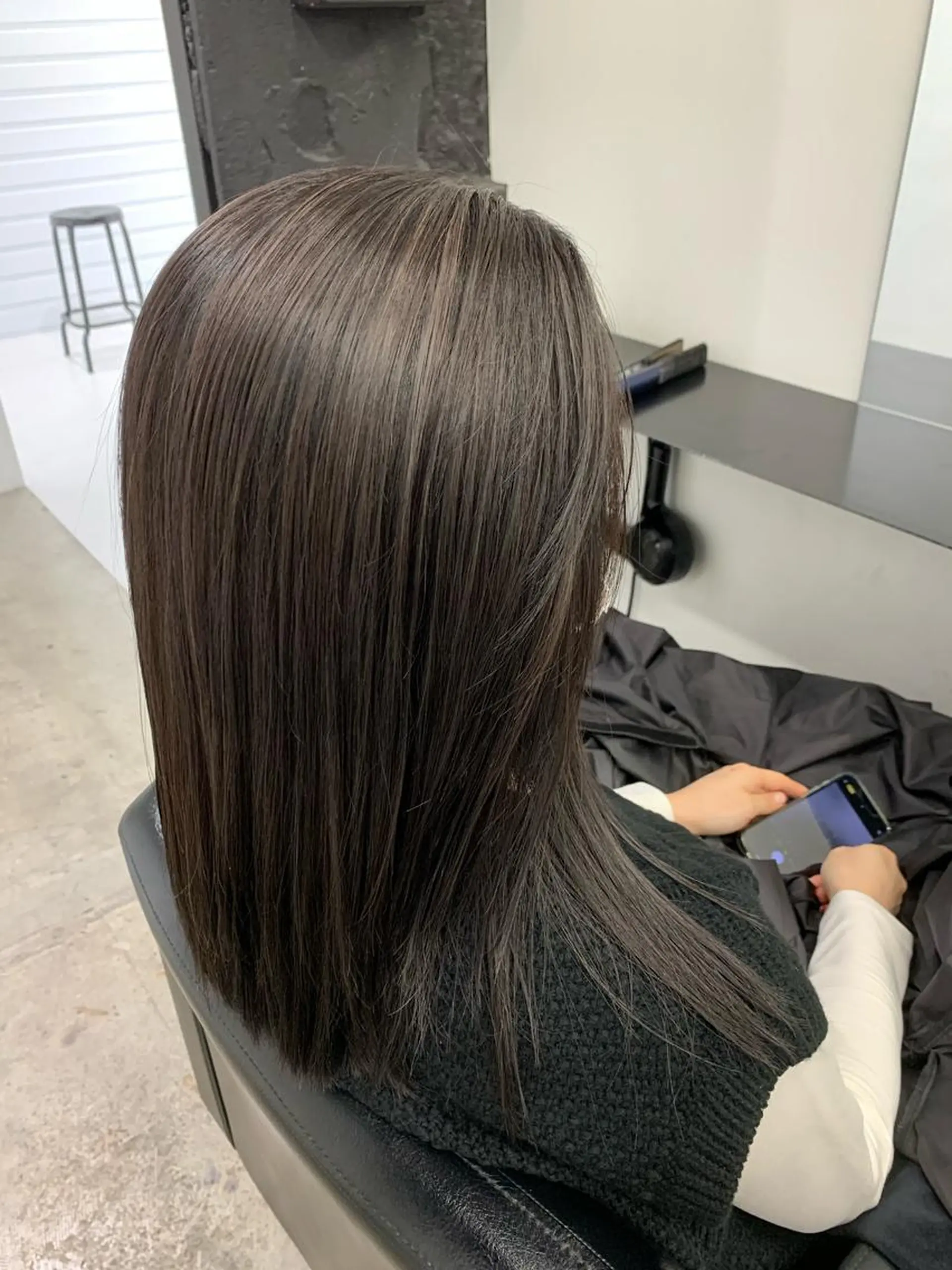 ミディアム カット ヘアカラー HI DEのヘアスタイル