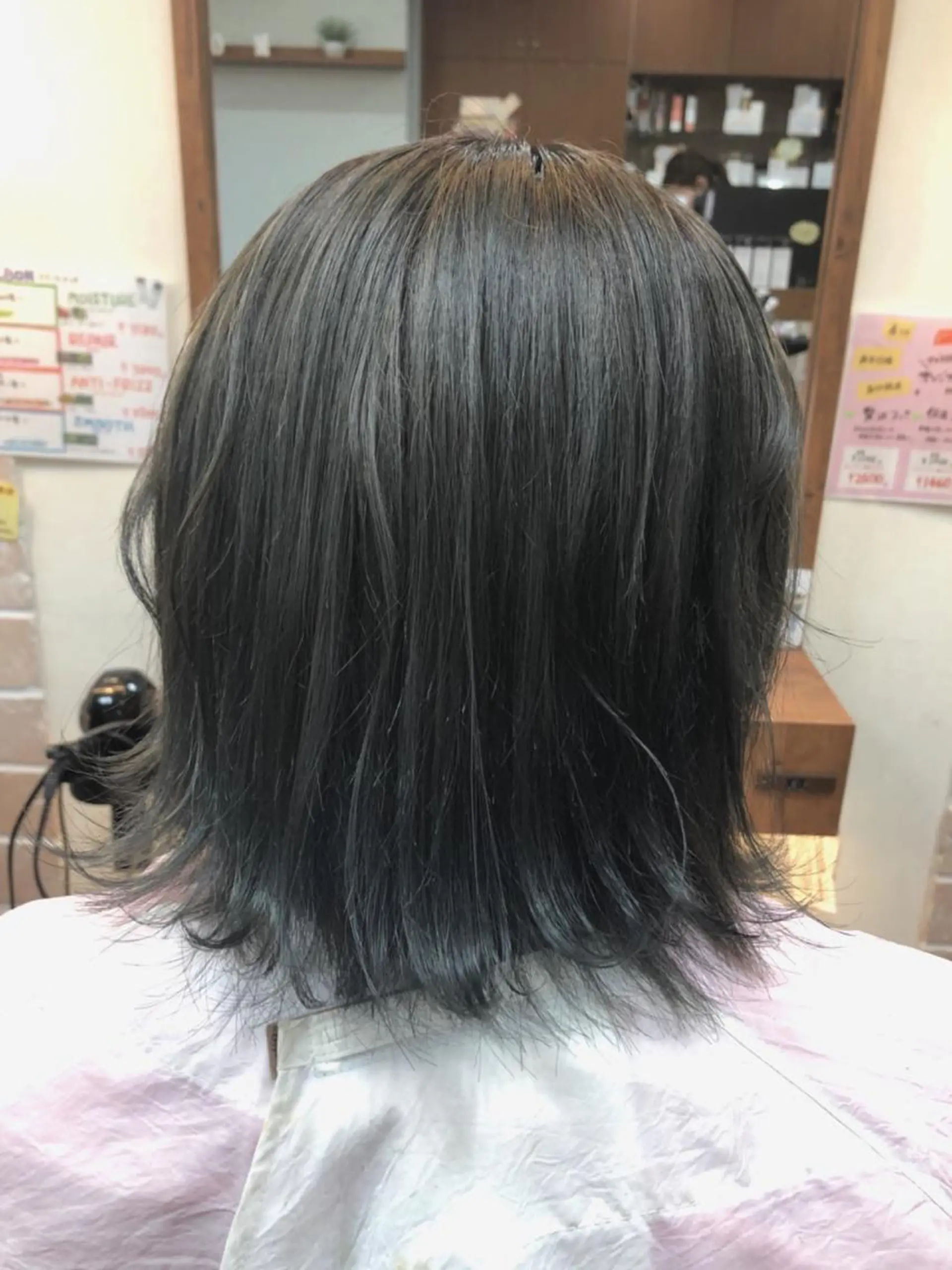 ショート カラー ブリーチ ハイライトカラー オリーブグレー ハイライト カット パーマ トリートメント 大野 まゆのヘアスタイル