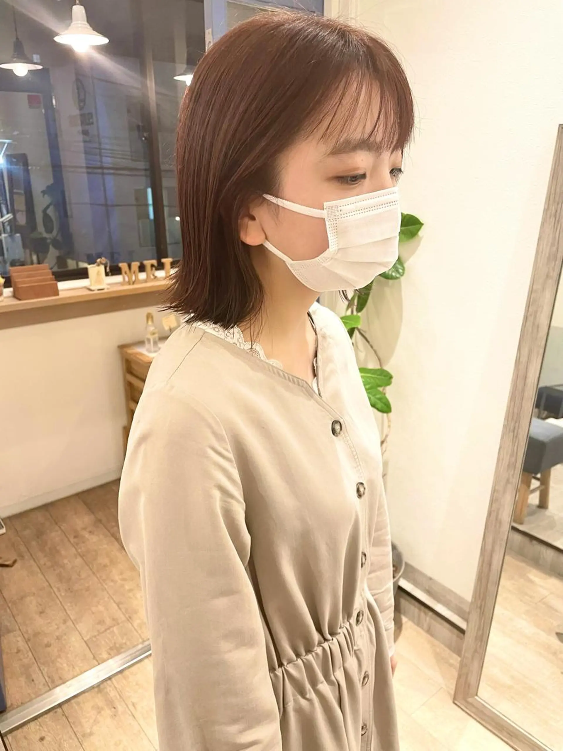 ミディアム カラー ボブレイヤー ベージュカラー ブリーチ ブラウンカラー チョコレートブラウン 🩰オリーブ/ ベージュ松本咲花🩰のヘアスタイル