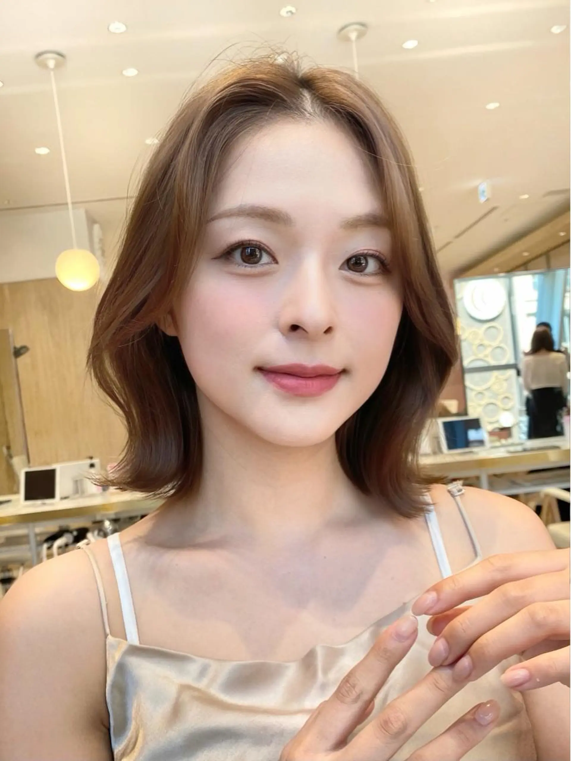 ミディアム カラー パーマ ヘアアレンジ 切りっぱなしボブ バレイヤージュ ブリーチ ケアブリーチ 透明感カラー カット 小野寺瑞希 /最小顔カットのヘアスタイル