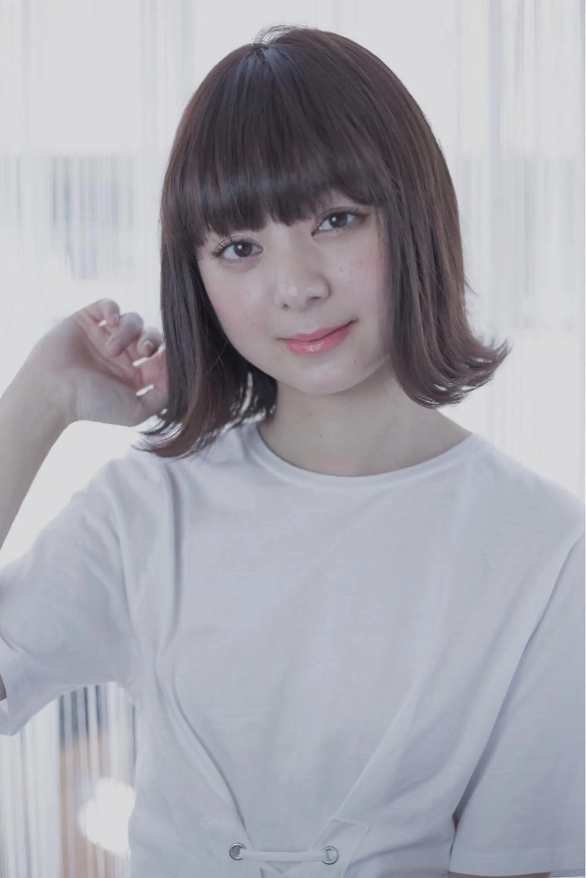 ショート カラー パーマ ヘアアレンジ 外ハネヘア 推し活専用 【派手髪】飯野ゆかりのヘアスタイル