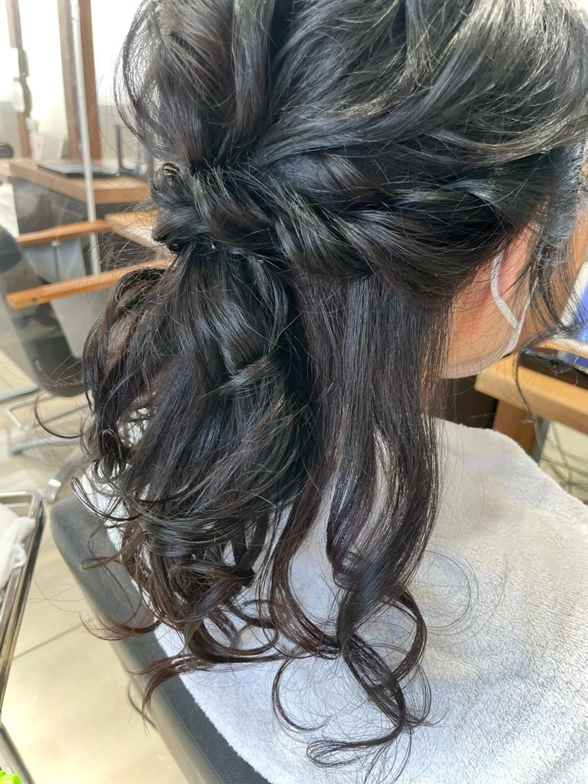 セミロング ヘアアレンジ ハーフアップ 吉田 桃夏のヘアスタイル
