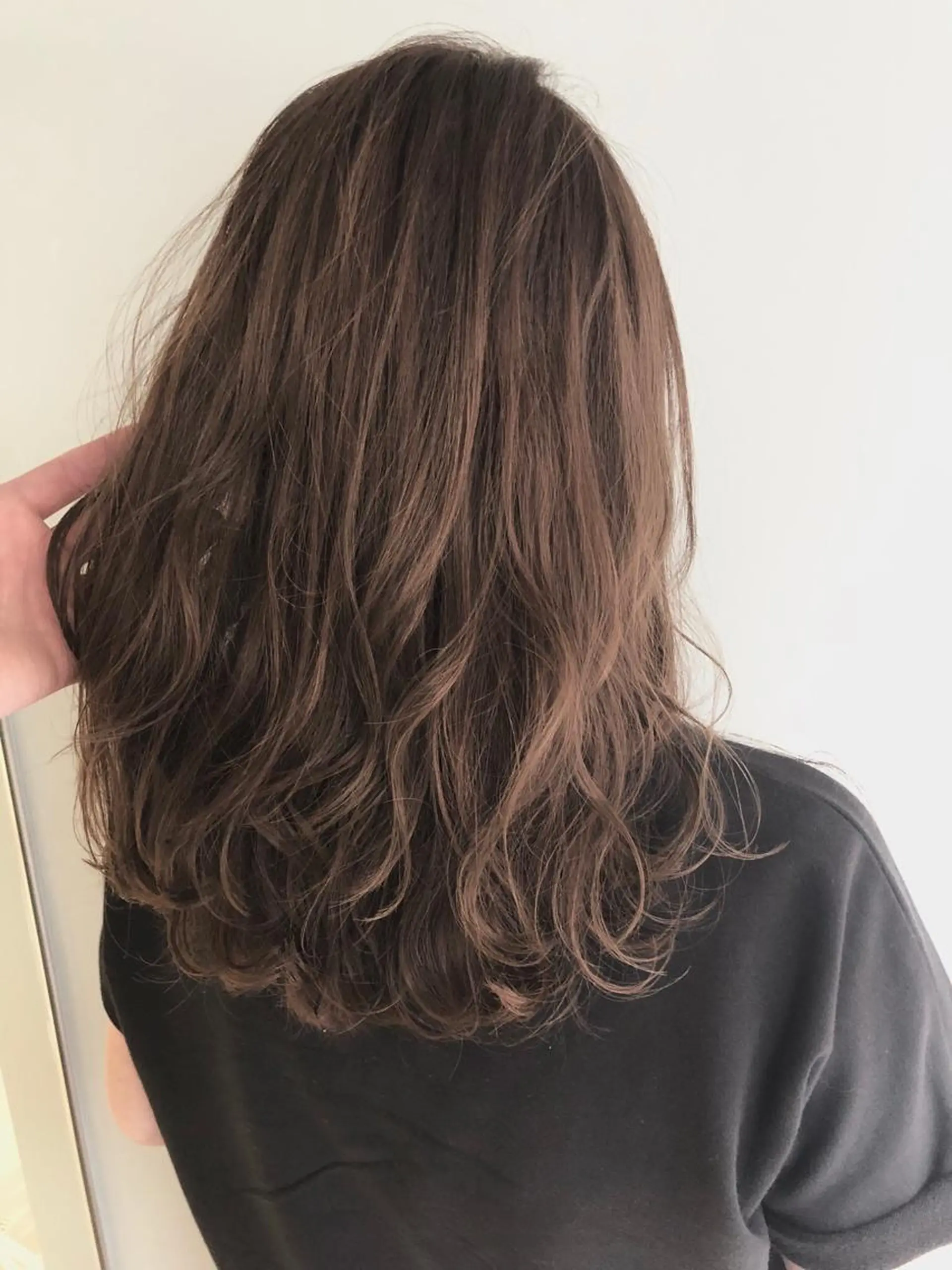 セミロング カラー セミロングレイヤー グレージュ ラベンダーカラー ラベンダーグレージュ ラベンダーグレー 酸性縮毛矯正のプロ 杉山玲介のヘアスタイル