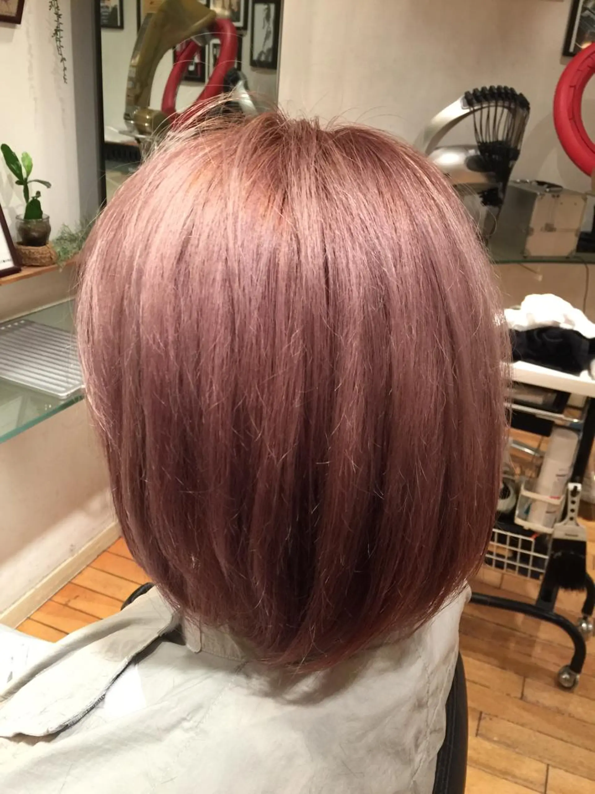 ショート カラー ヘアアレンジ アッシュ ブリーチ ピンクカラー ヘアカラー 秋葉 一郎のヘアスタイル