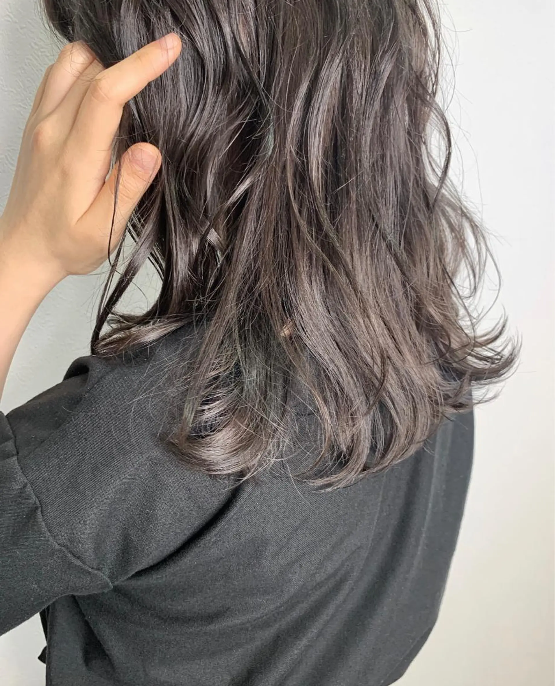 セミロング アッシュ 福山 晴香のヘアスタイル