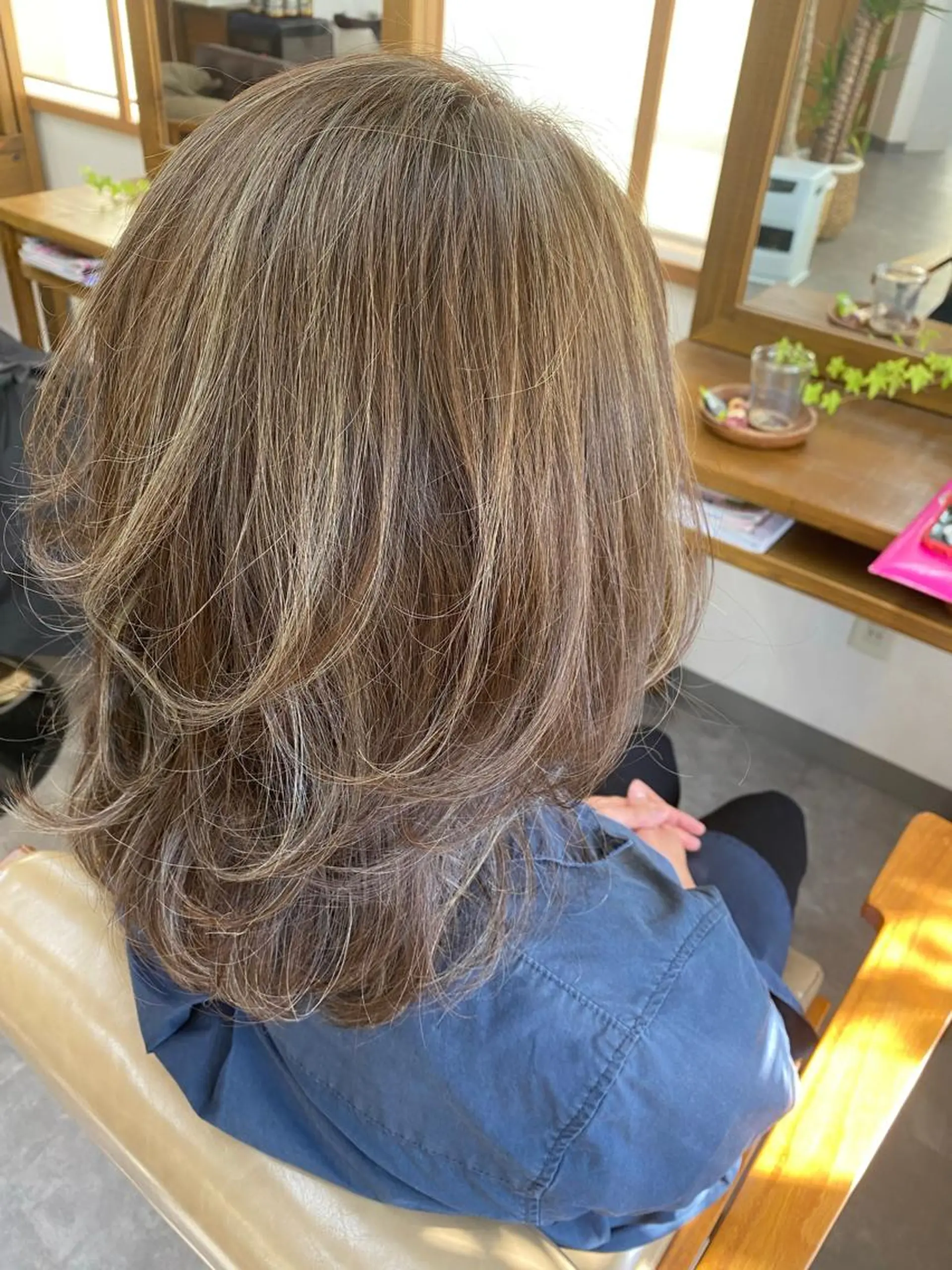 セミロング カラー ハイライトカラー ハイライト レイヤーカット カット ヘアカラー トリートメント 永沼 真依のヘアスタイル