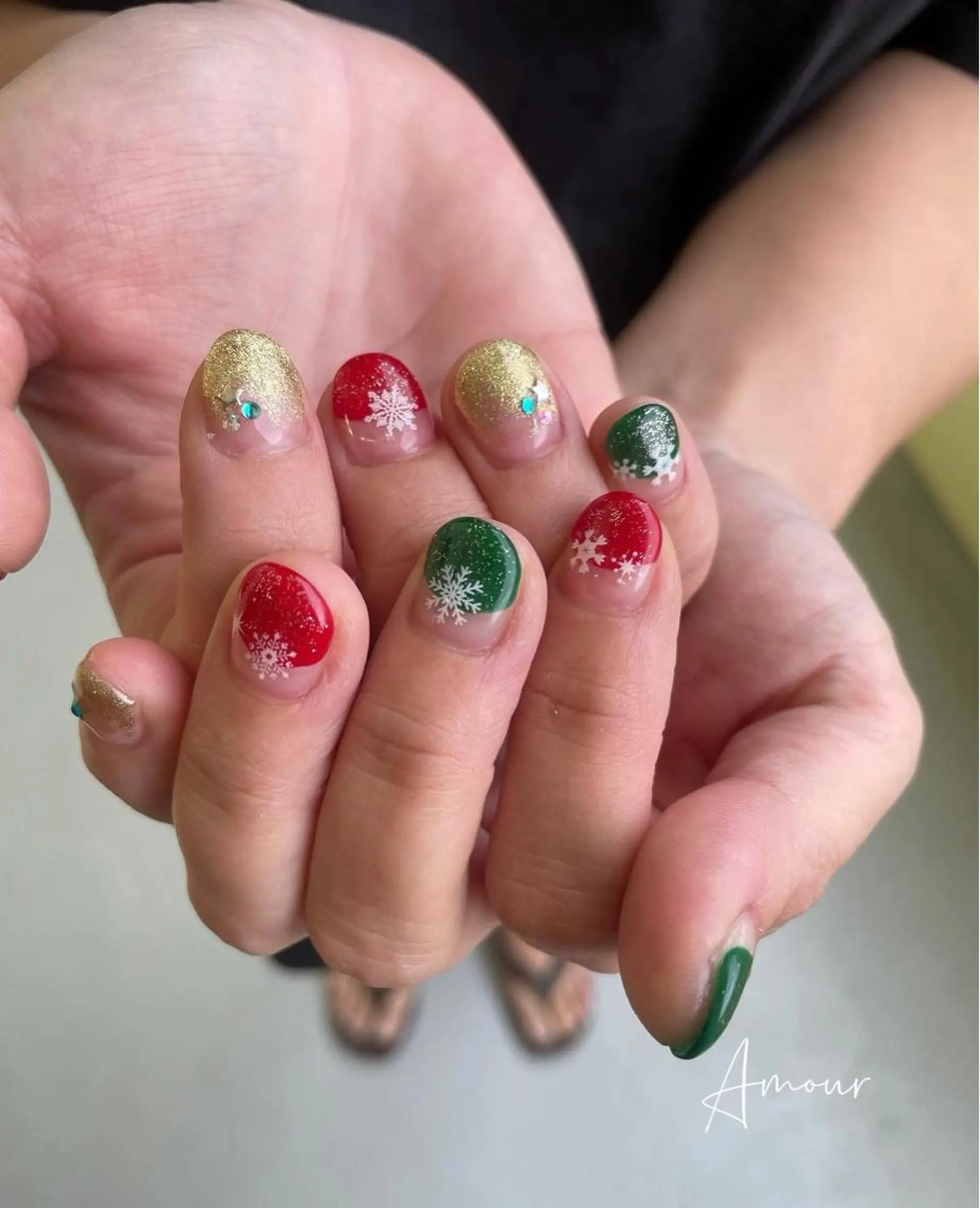 ネイル グリーン 赤色 冬ネイル クリスマス Nail Salon Amourのネイルデザイン