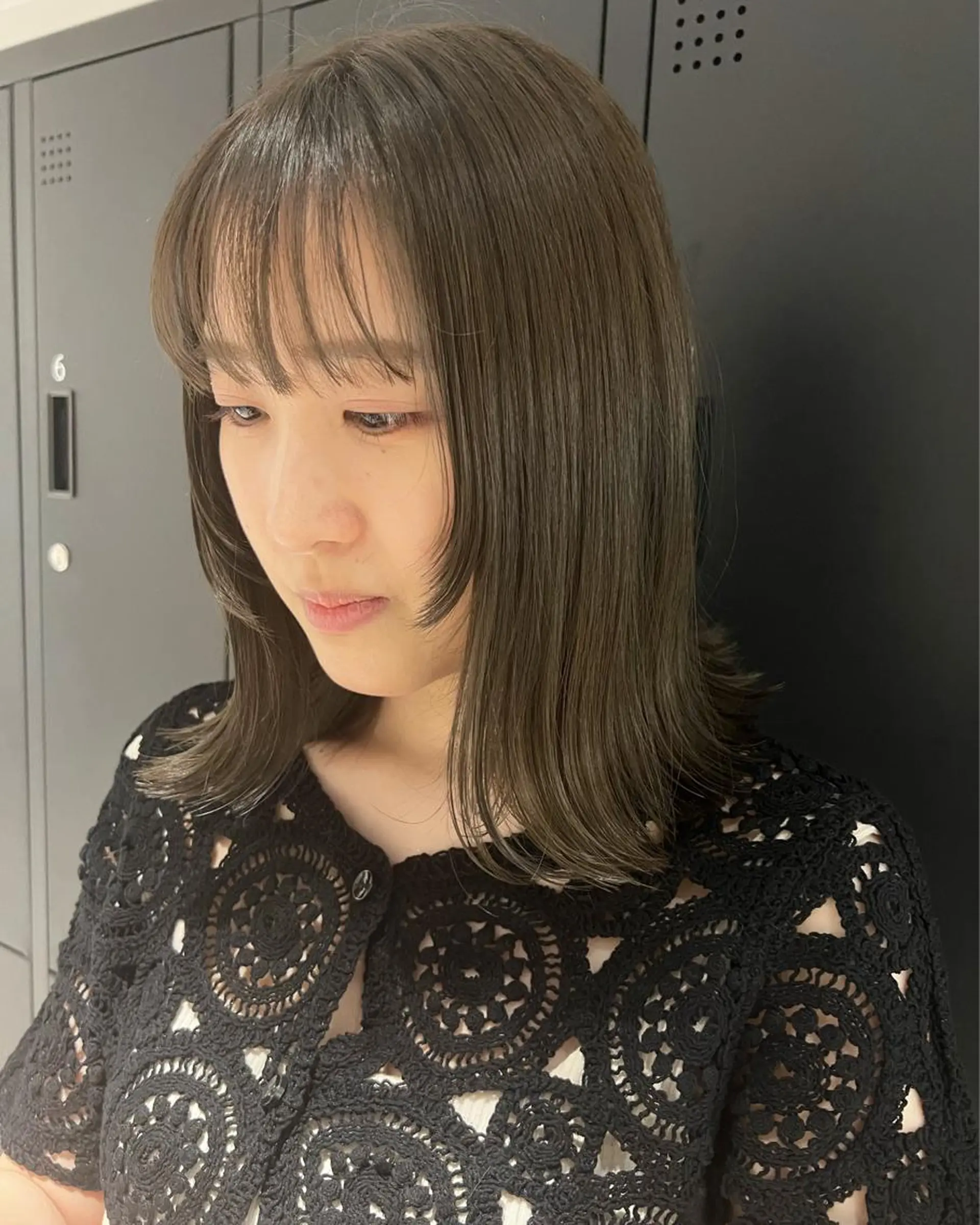 ミディアム カラー グレージュ 暗髪カラー🫐パーマ おくだりんかのヘアスタイル