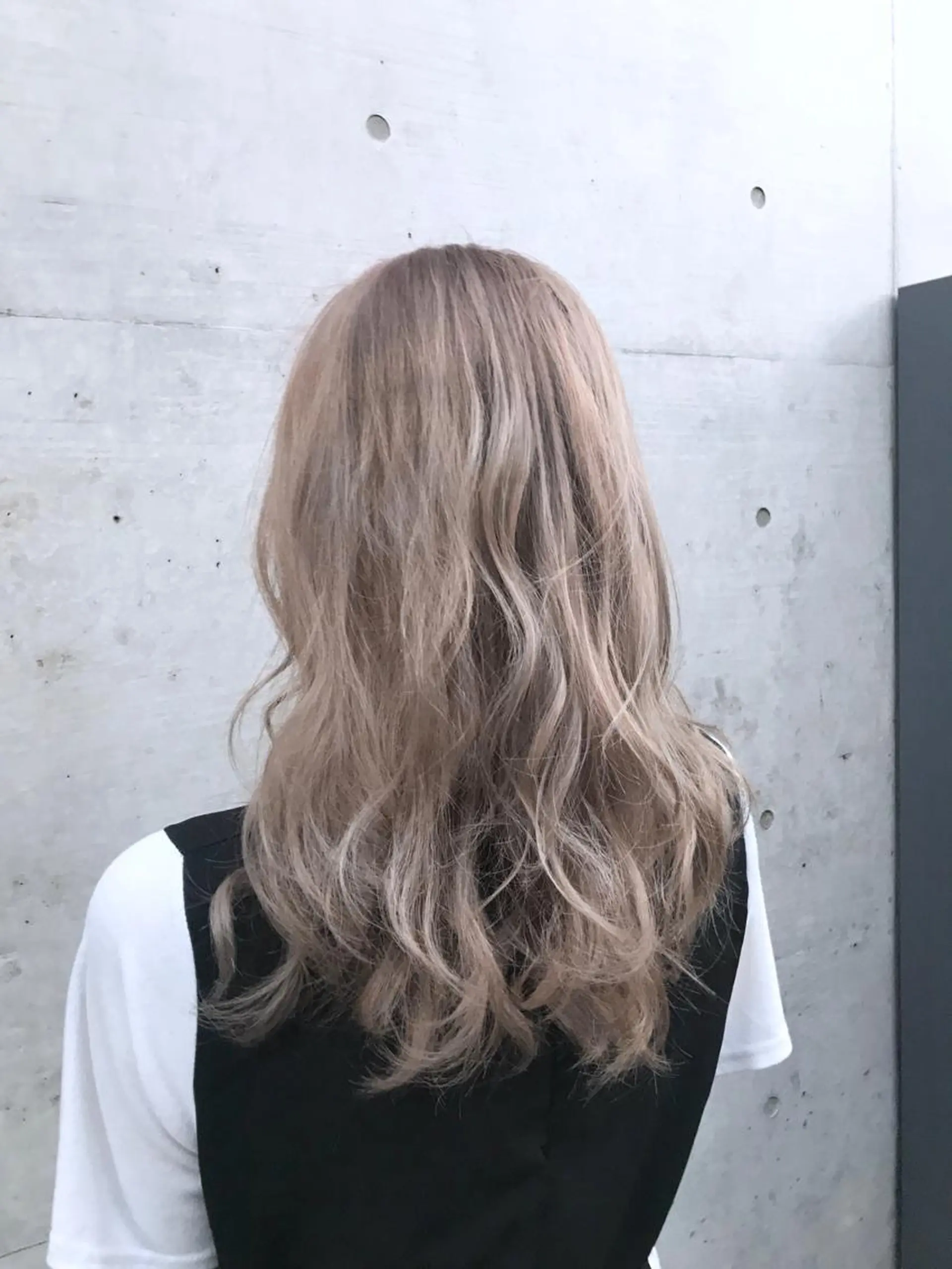 ロング カラー ベージュカラー ブリーチ 色落ちまでキレイに！ ！女性サロンのヘアスタイル