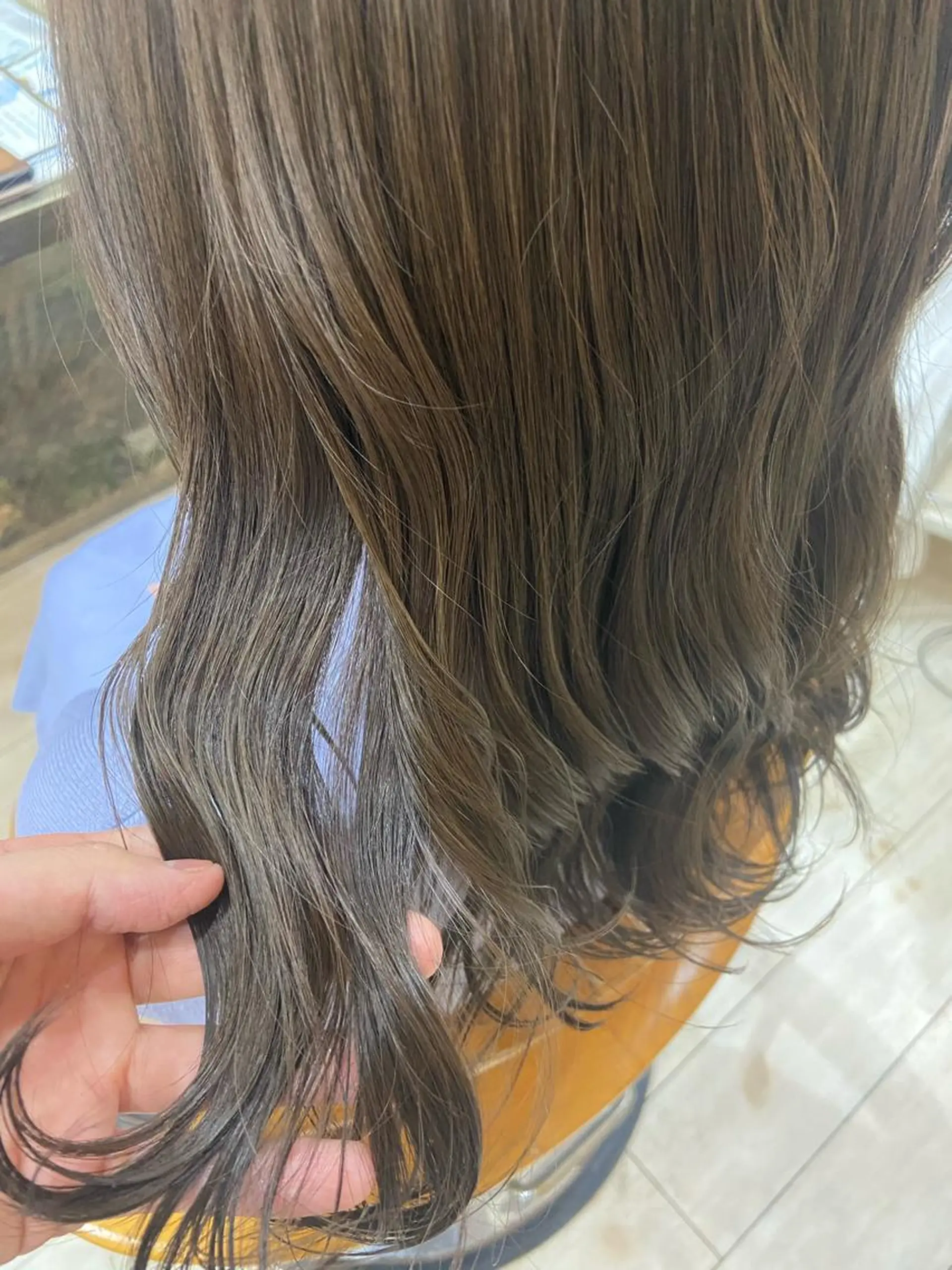 ロング アッシュ 鈴木 琴乃のヘアスタイル