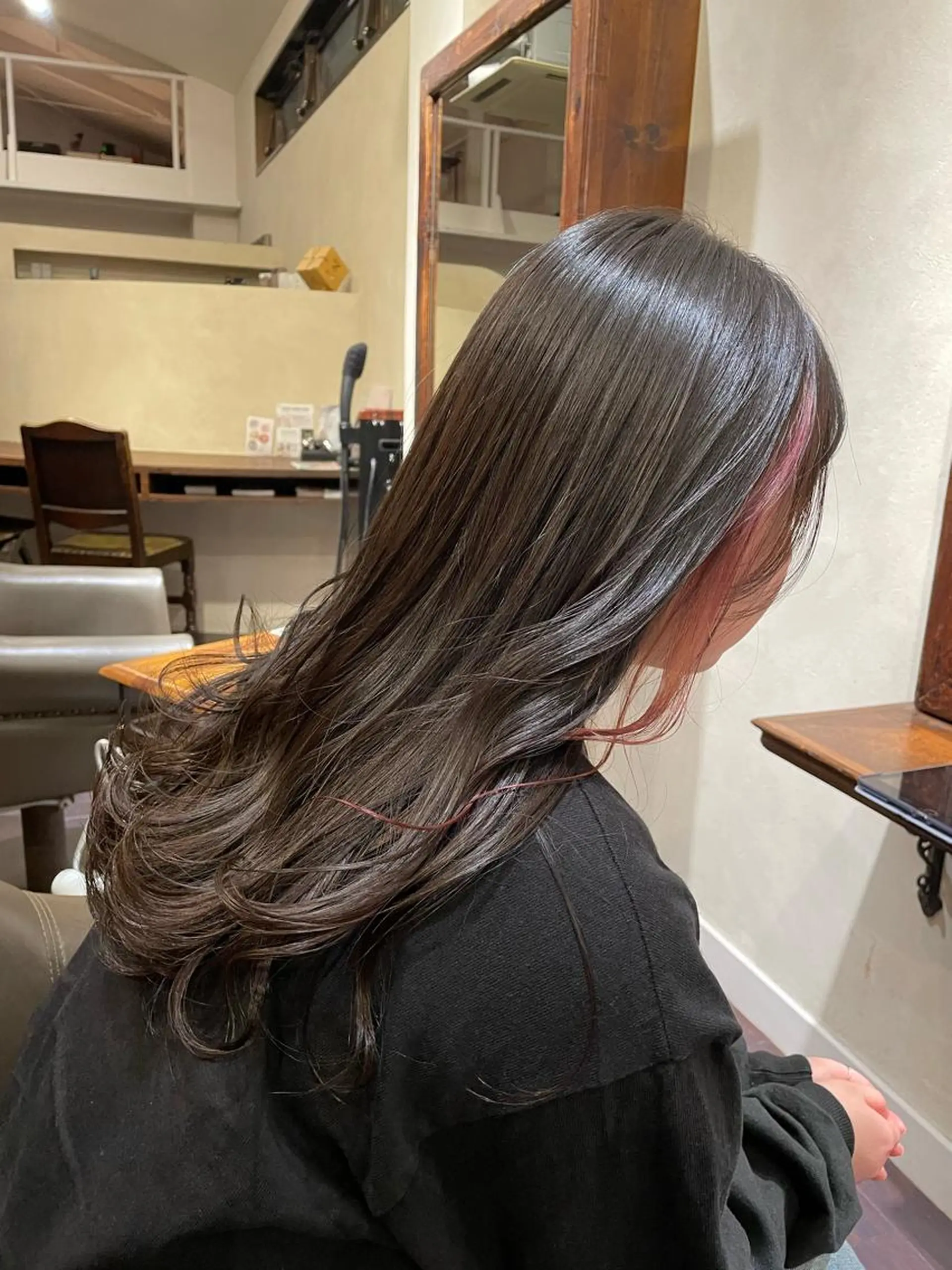 ロング カラー ブラウンカラー ピンクカラー ピンクブラウン カット ヘアカラー roost 優のヘアスタイル