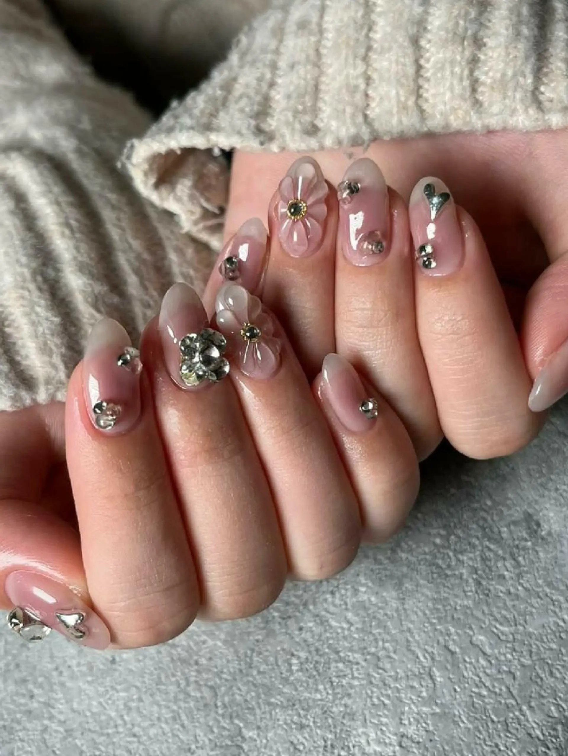 ネイル 持ち込み ニュアンスネイル シンプルネイル 冬ネイル 3dパーツ/流行り 👧shushu❤️のネイルデザイン