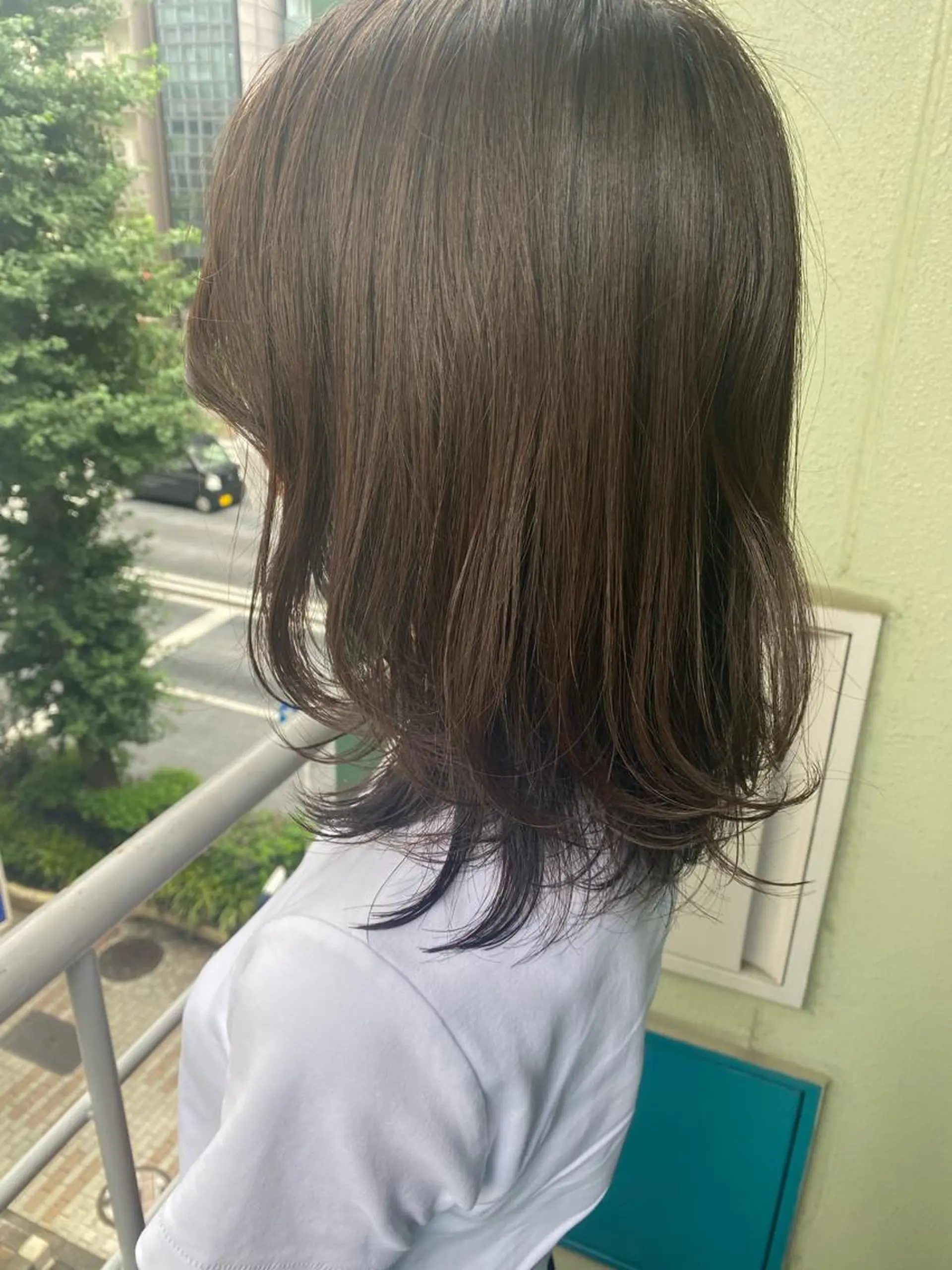 セミロング カラー アッシュ ベージュカラー moanin モーニンのヘアスタイル
