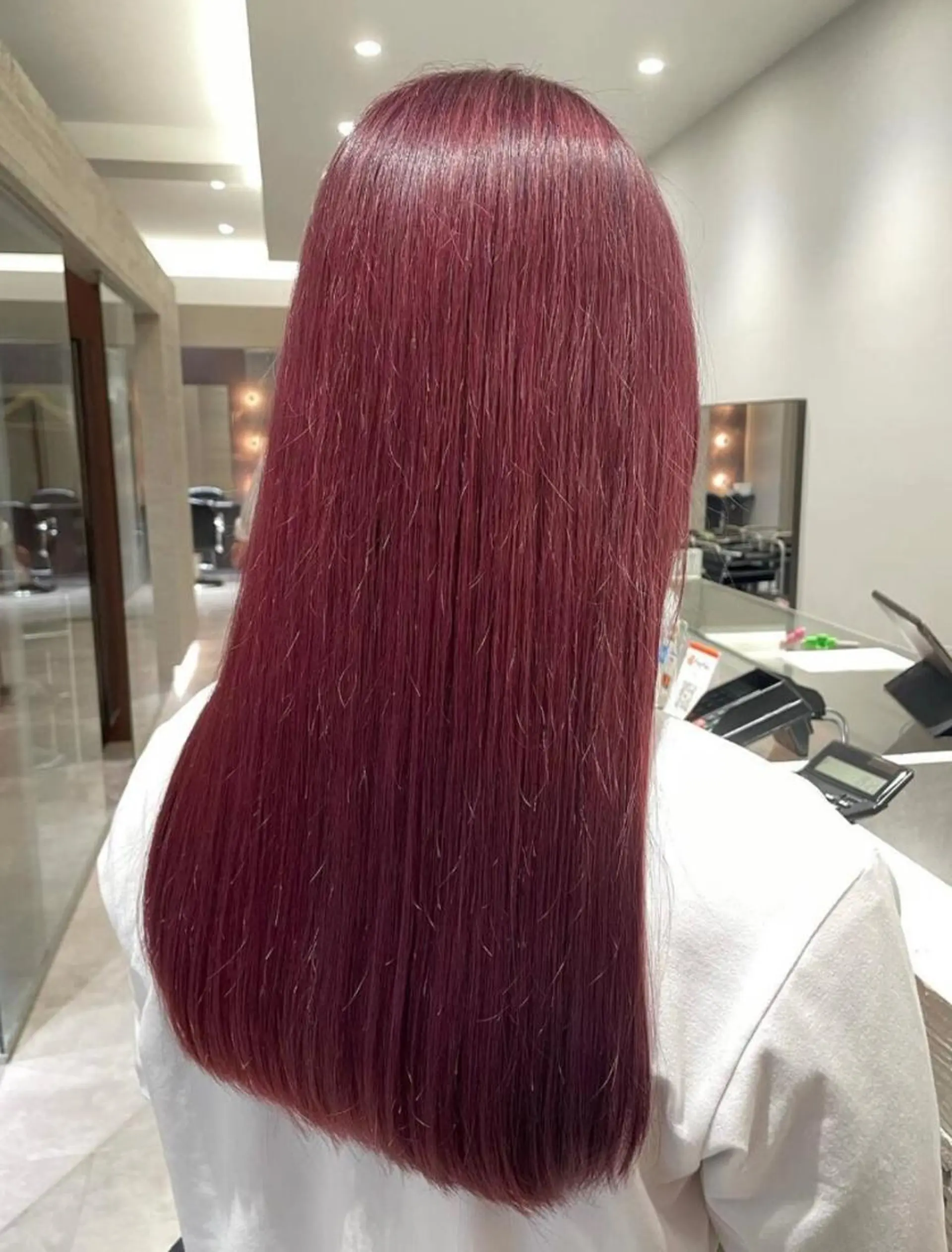 ロング カラー ブリーチ カシス ピンクカラー サキ🤍ハイトーン 🩰くびれ巻きヘアのヘアスタイル