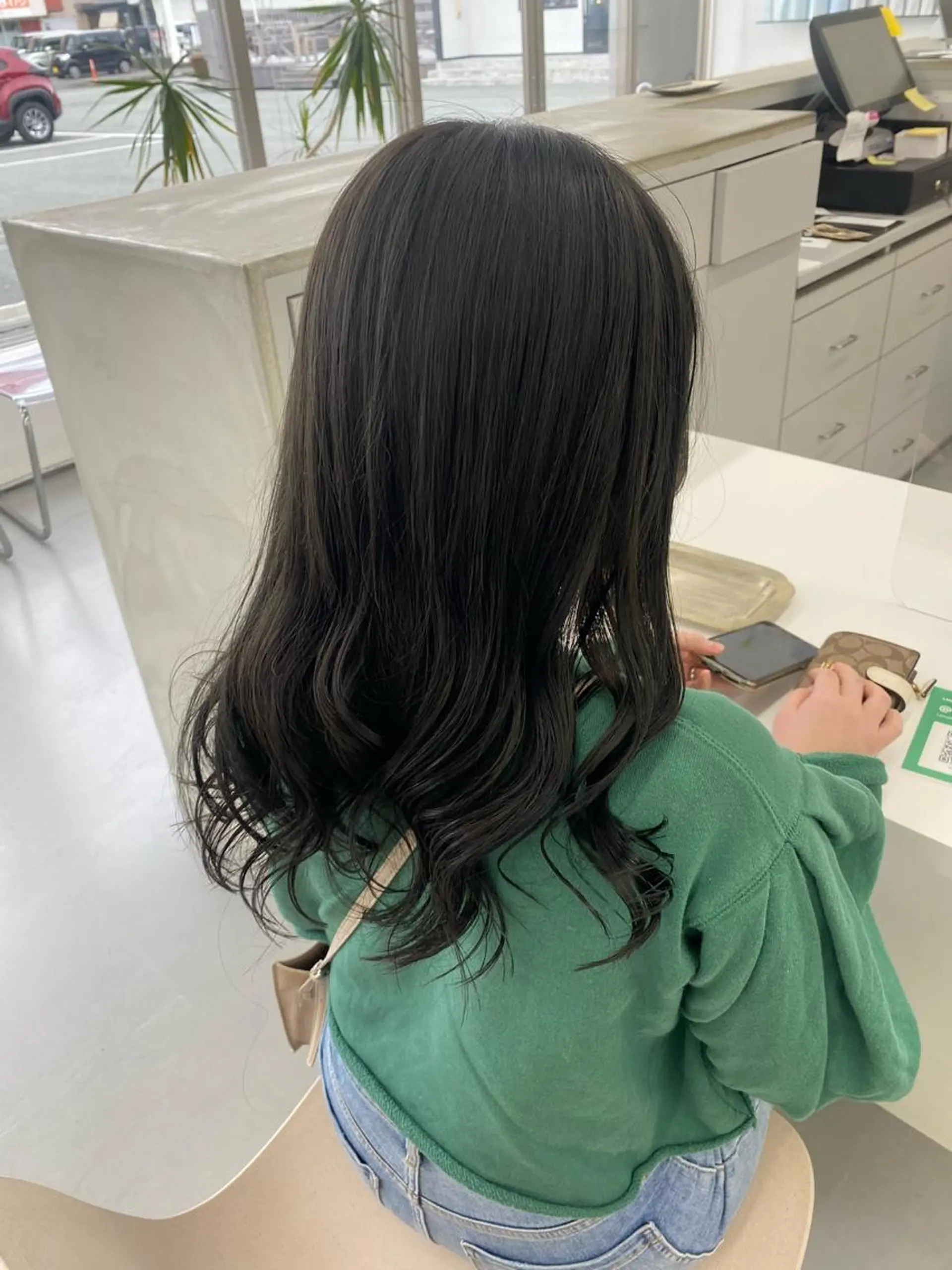 ロング アッシュ 丸山 純奈のヘアスタイル