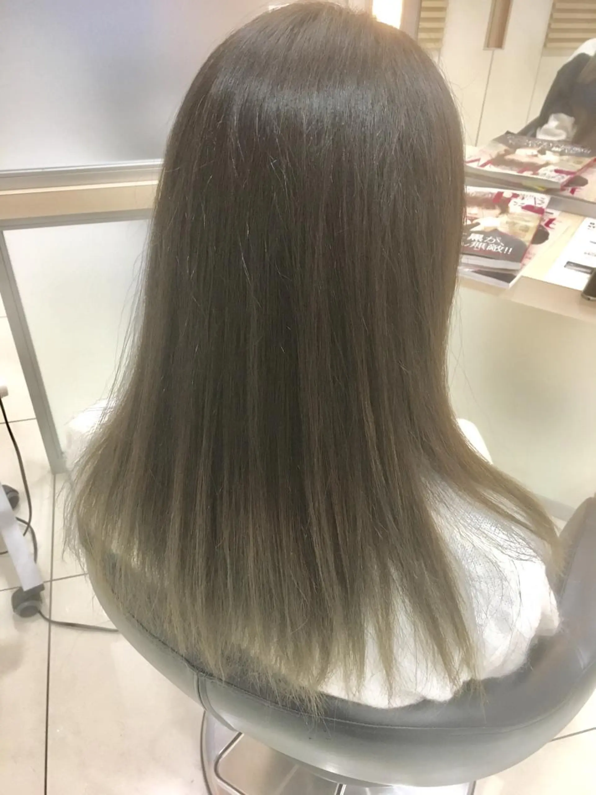 セミロング ロング カラー ブリーチ グラデーションカラー グレージュ 永井 大希のヘアスタイル