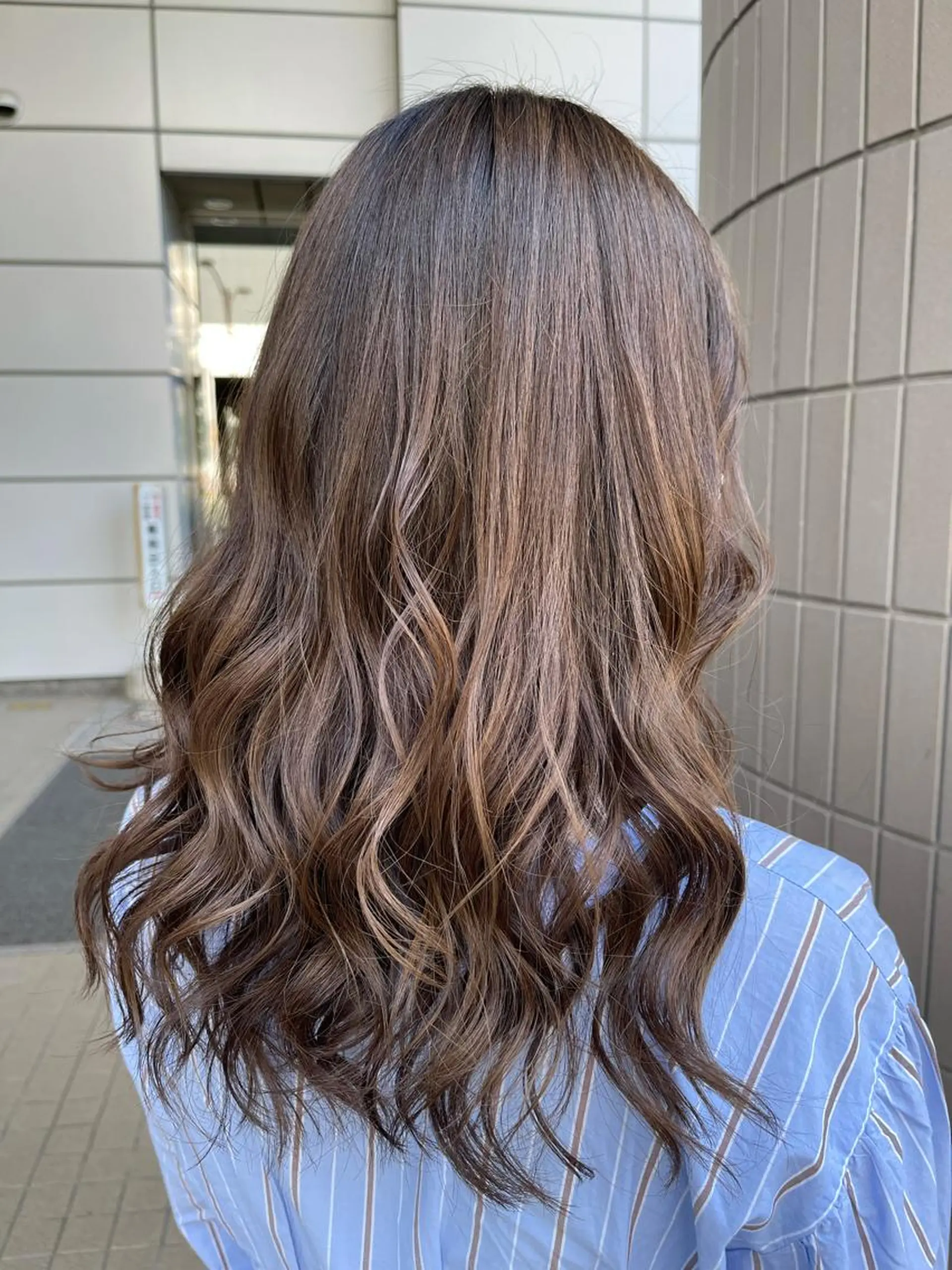 ロング カラー ベージュカラー カット ヘアカラー トリートメント Zina天王寺 CHIAKIのヘアスタイル