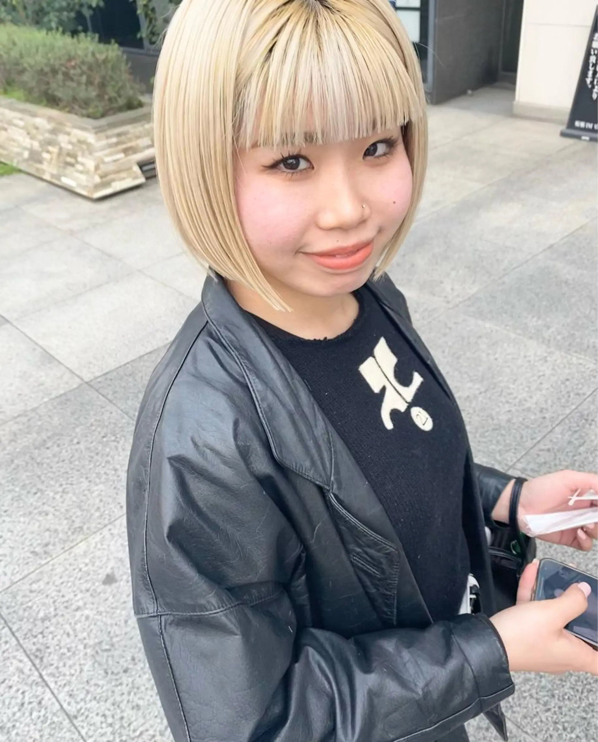 ショート カラー パーマ ヘアアレンジ ハイトーンカラー ワイドバング デザインカラー/ボブ ブリーチカラー/ユリのヘアスタイル