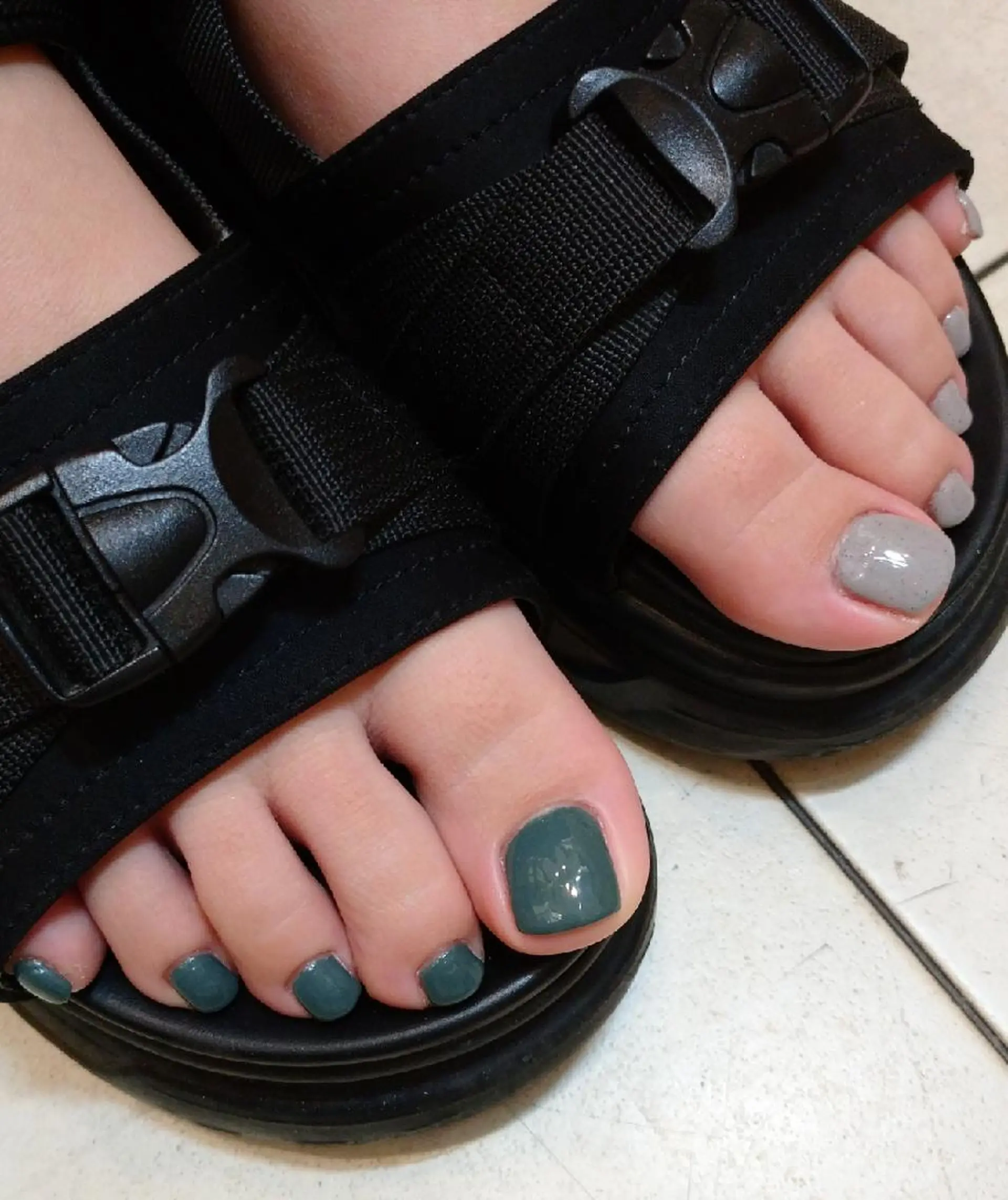 ネイル グリーン フットネイル 會田 瑠衣のネイルデザイン